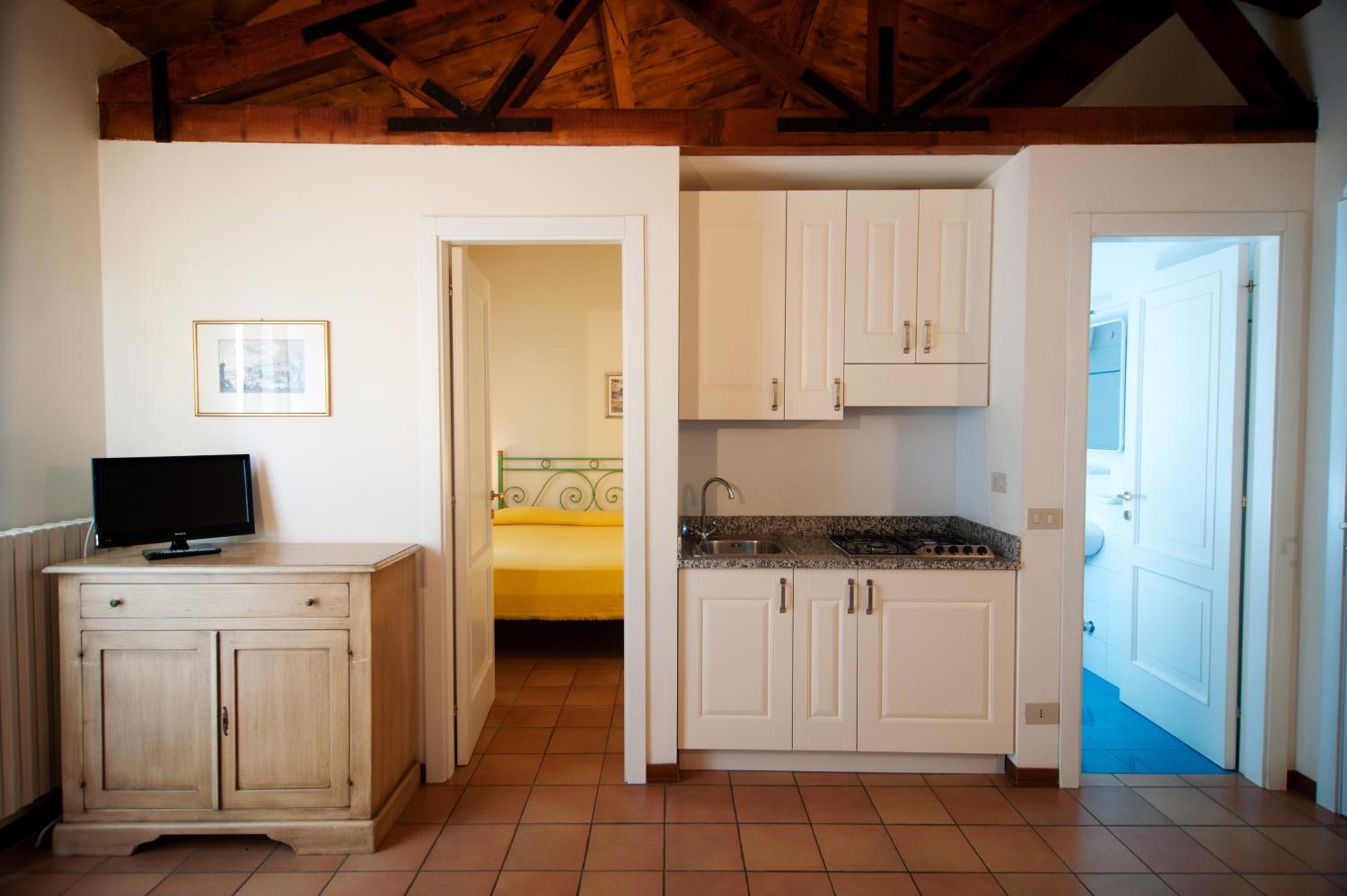 One-Bedroom Apartment - Photo 1