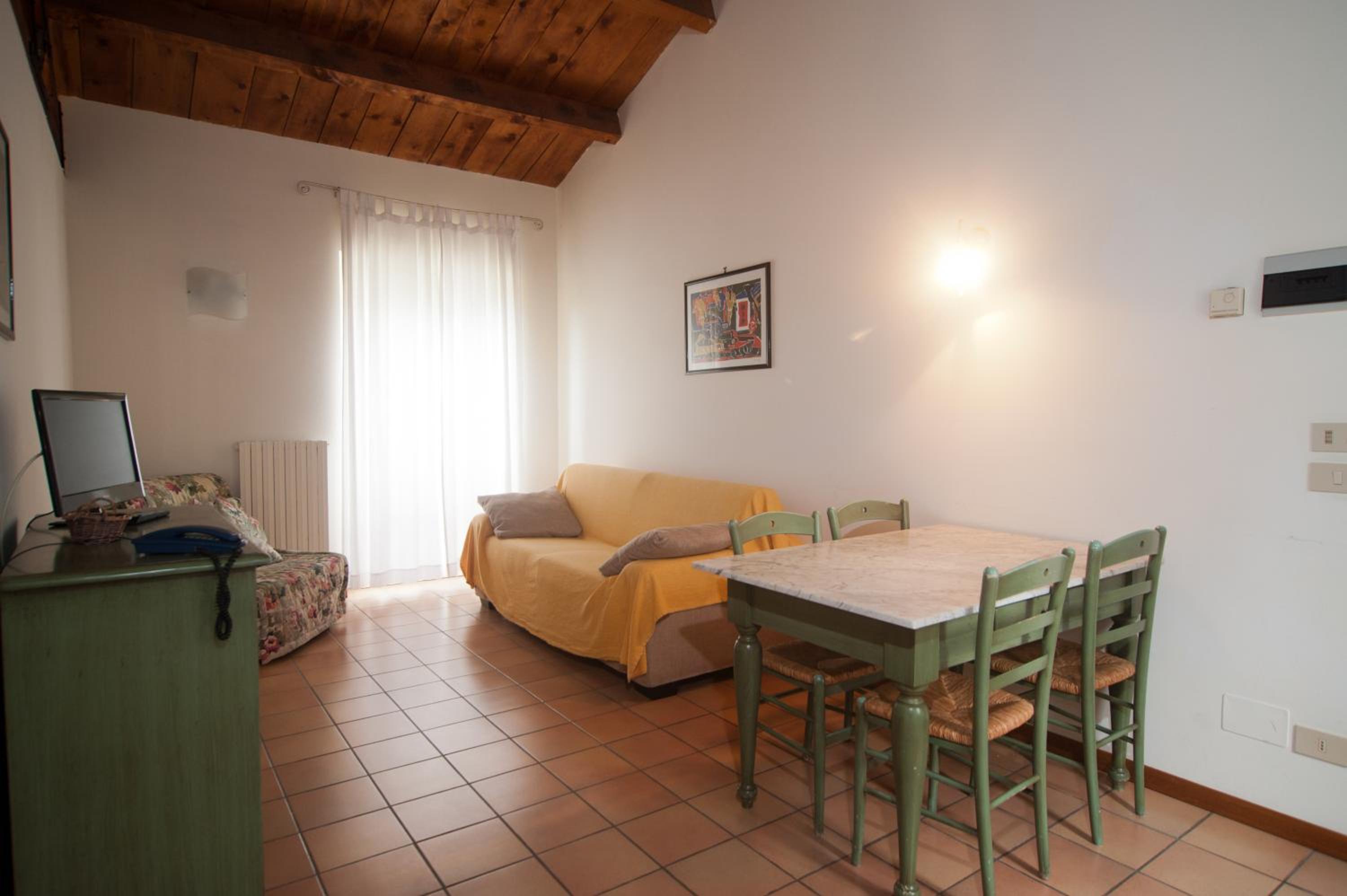 One-Bedroom Apartment - Photo 4