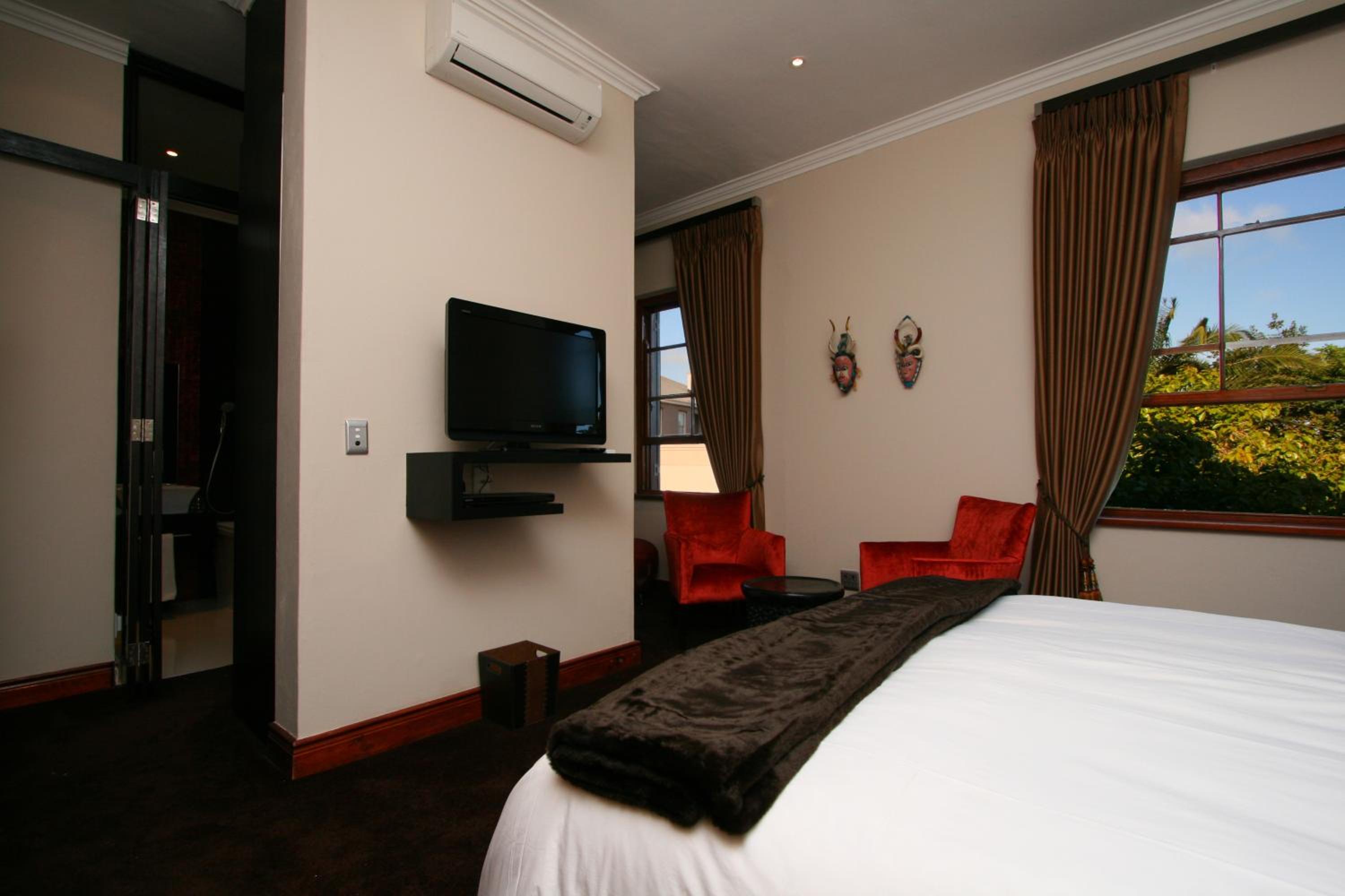 Standard Suite - Photo 2
