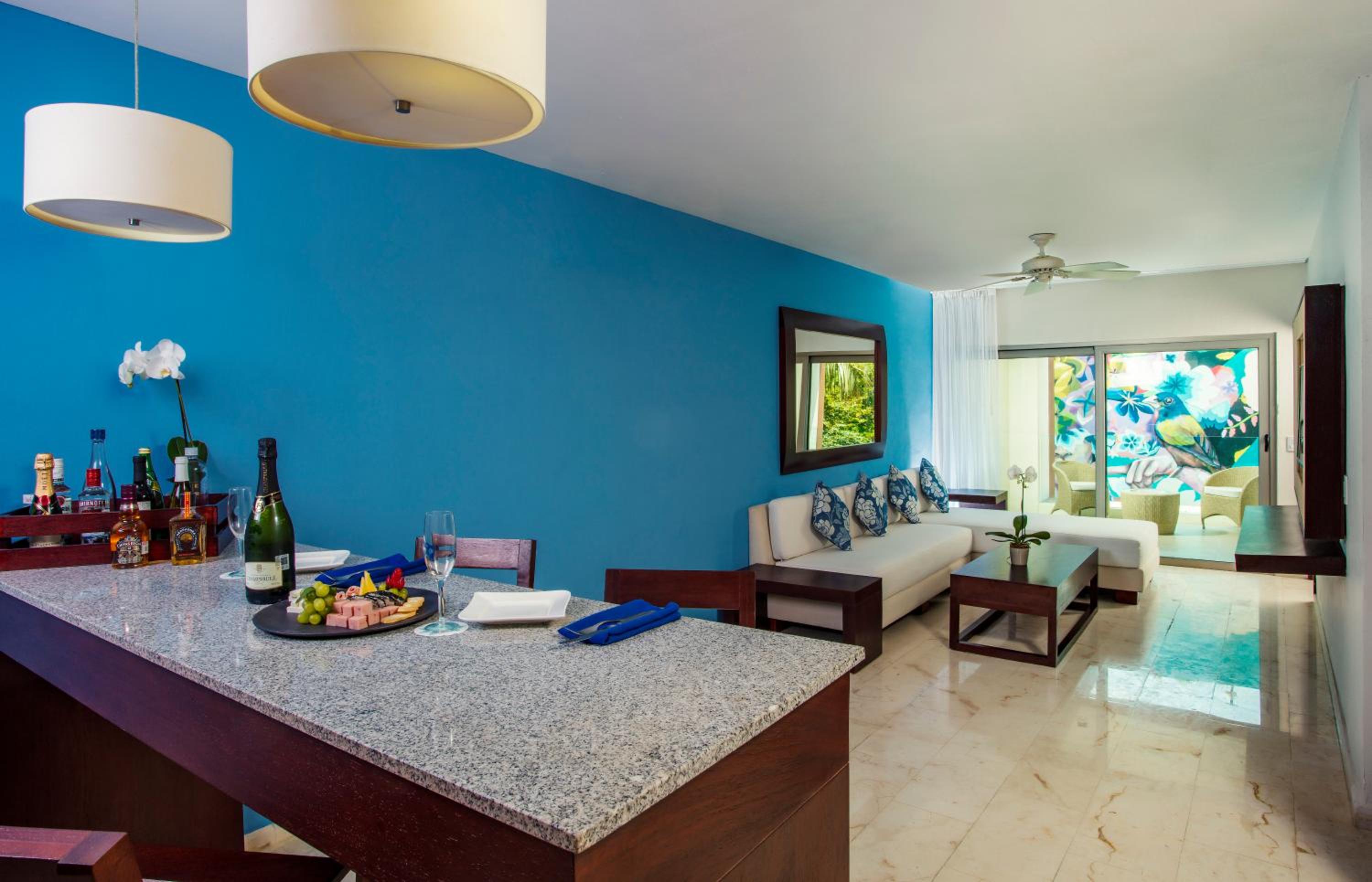 Deluxe Room - Photo 9