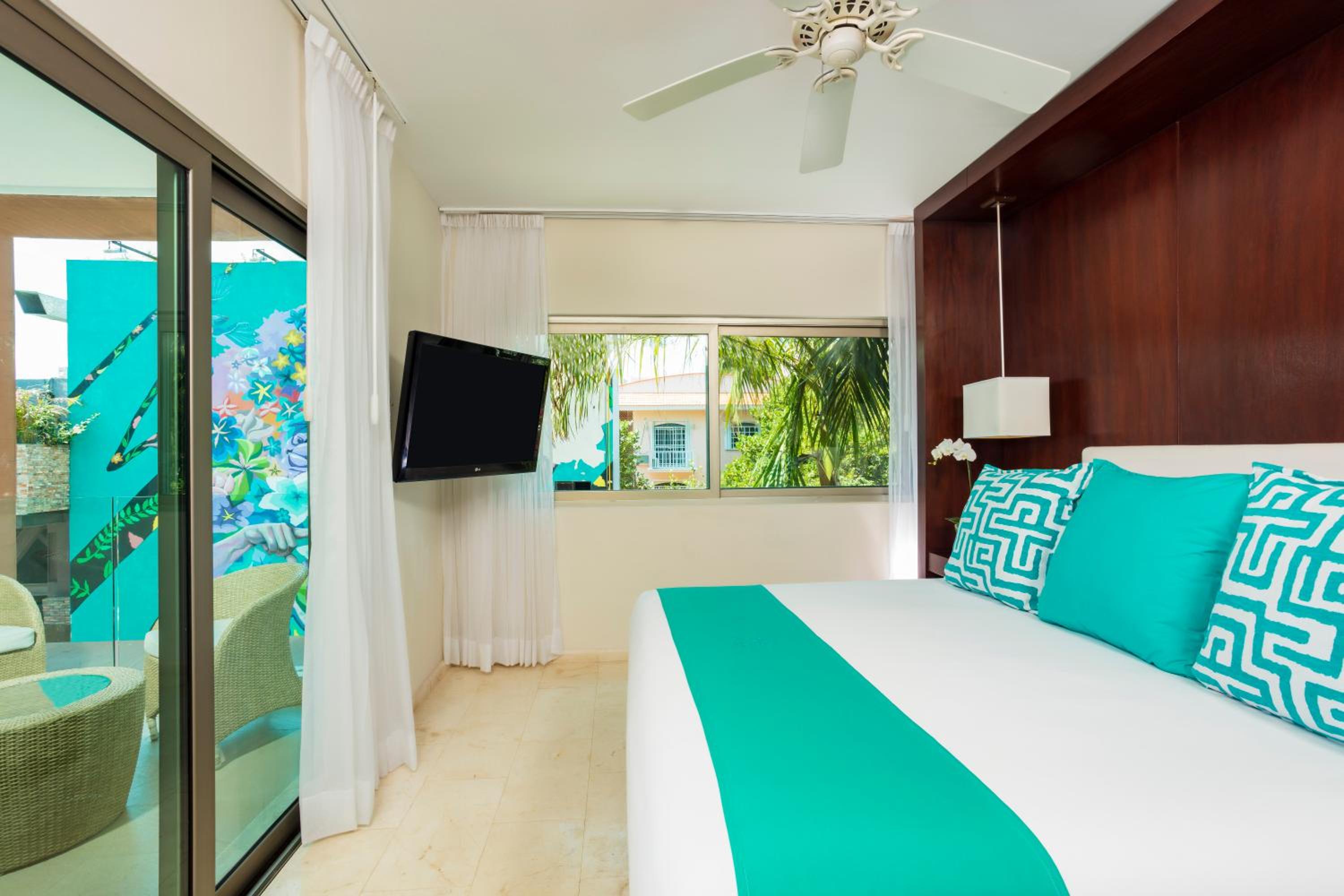 Deluxe Room - Photo 1