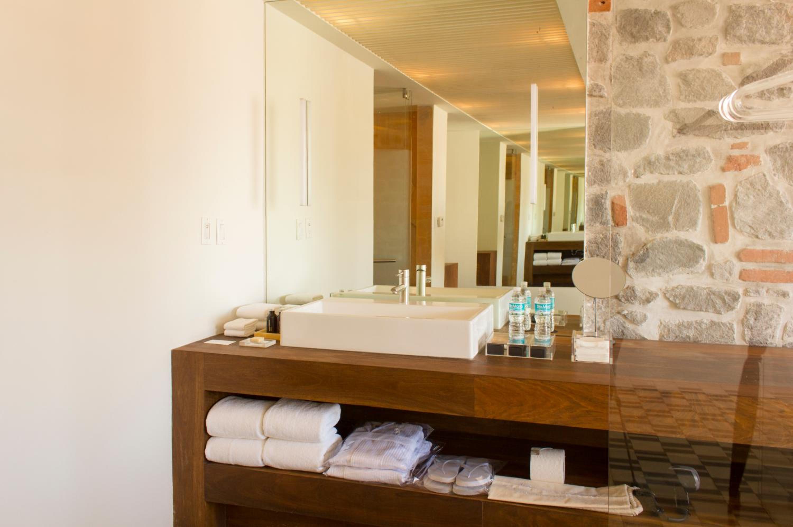 Corner Suite - Photo 3