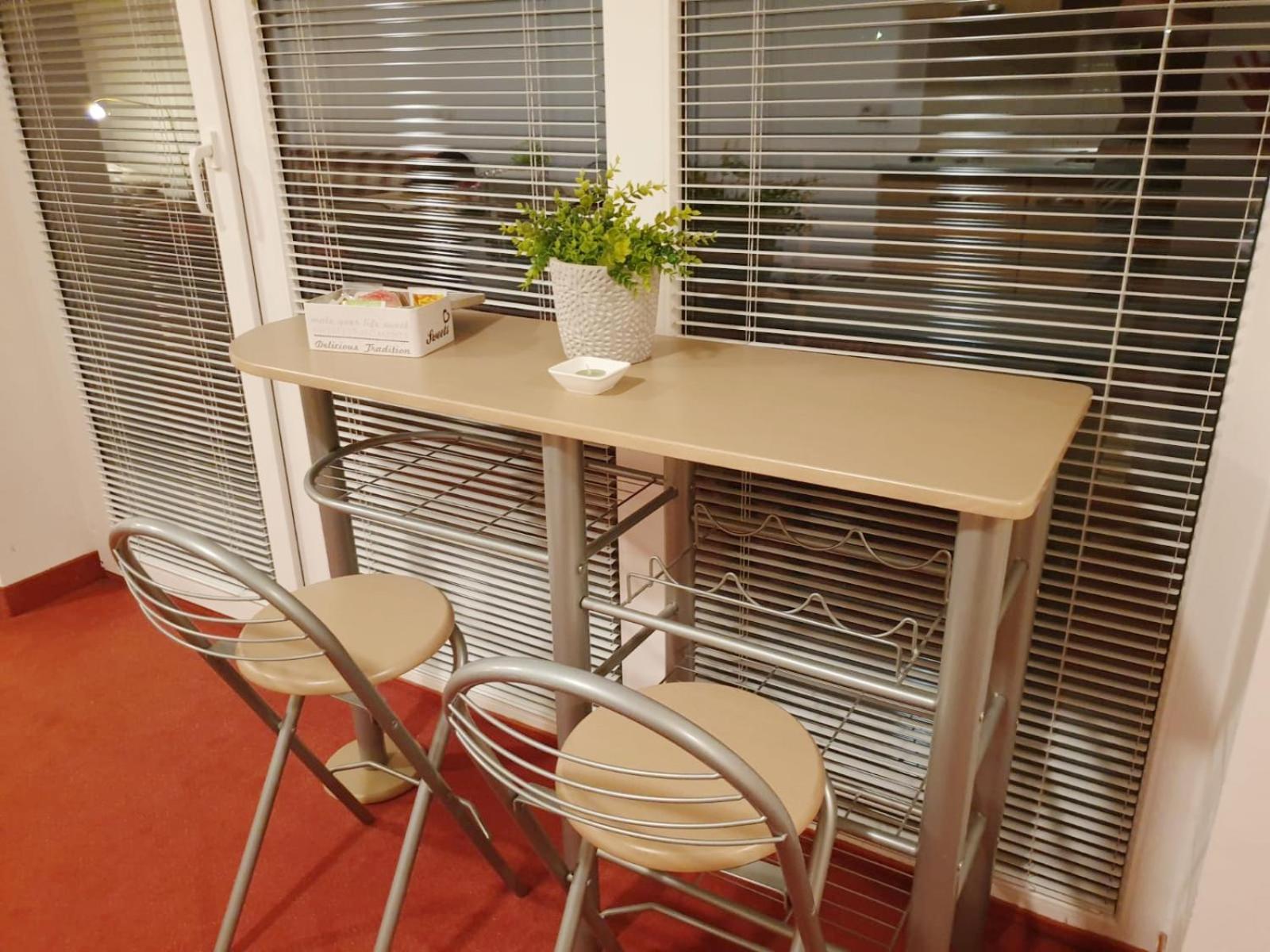 Studio Apartment - Photo 17