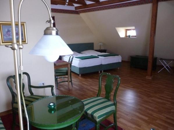 Suite - Photo 8