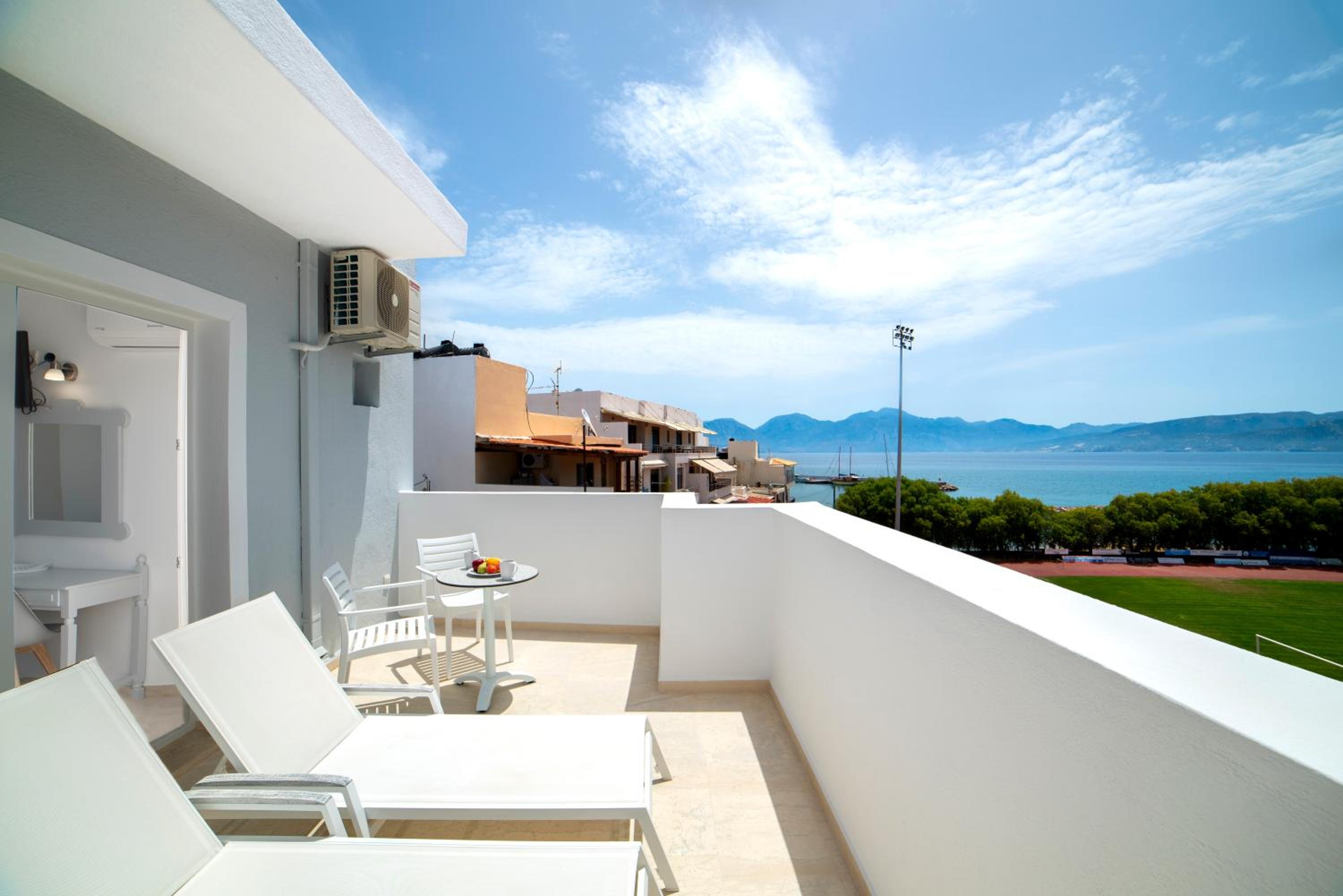 Superior Double or Twin Room with Sea View - Photo 10