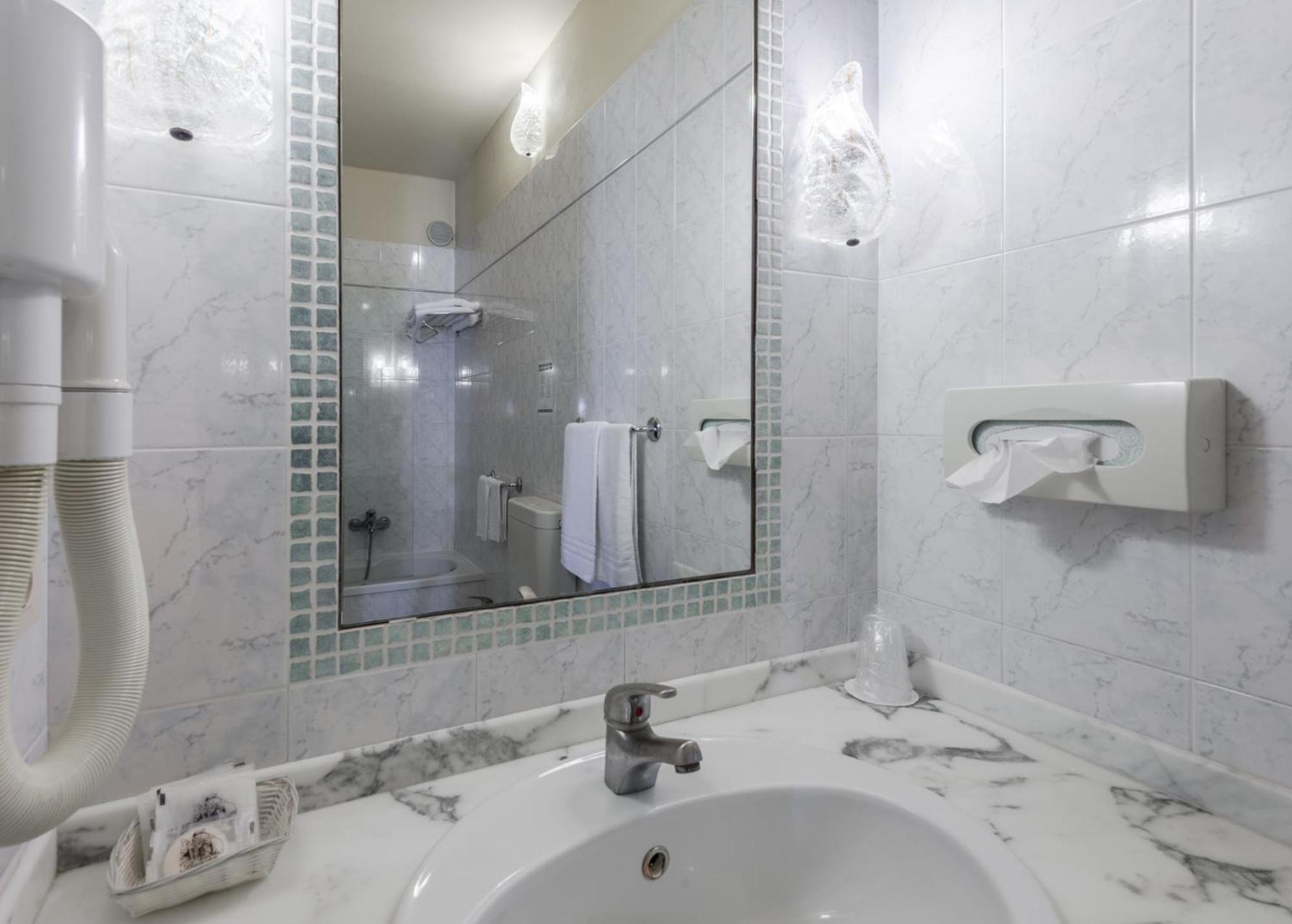 Standard Double Room - Photo 5