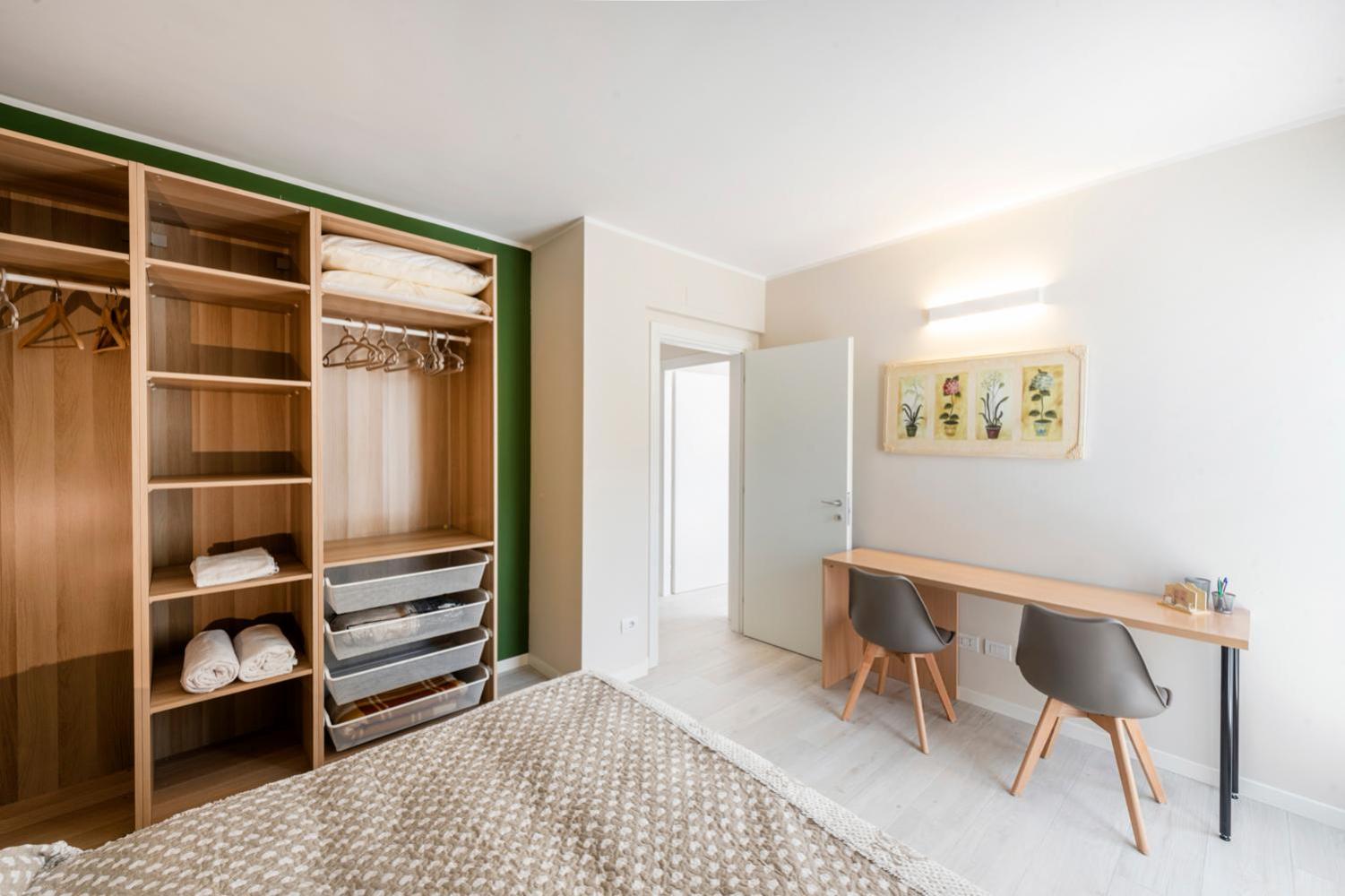 Two-Bedroom House - Photo 2