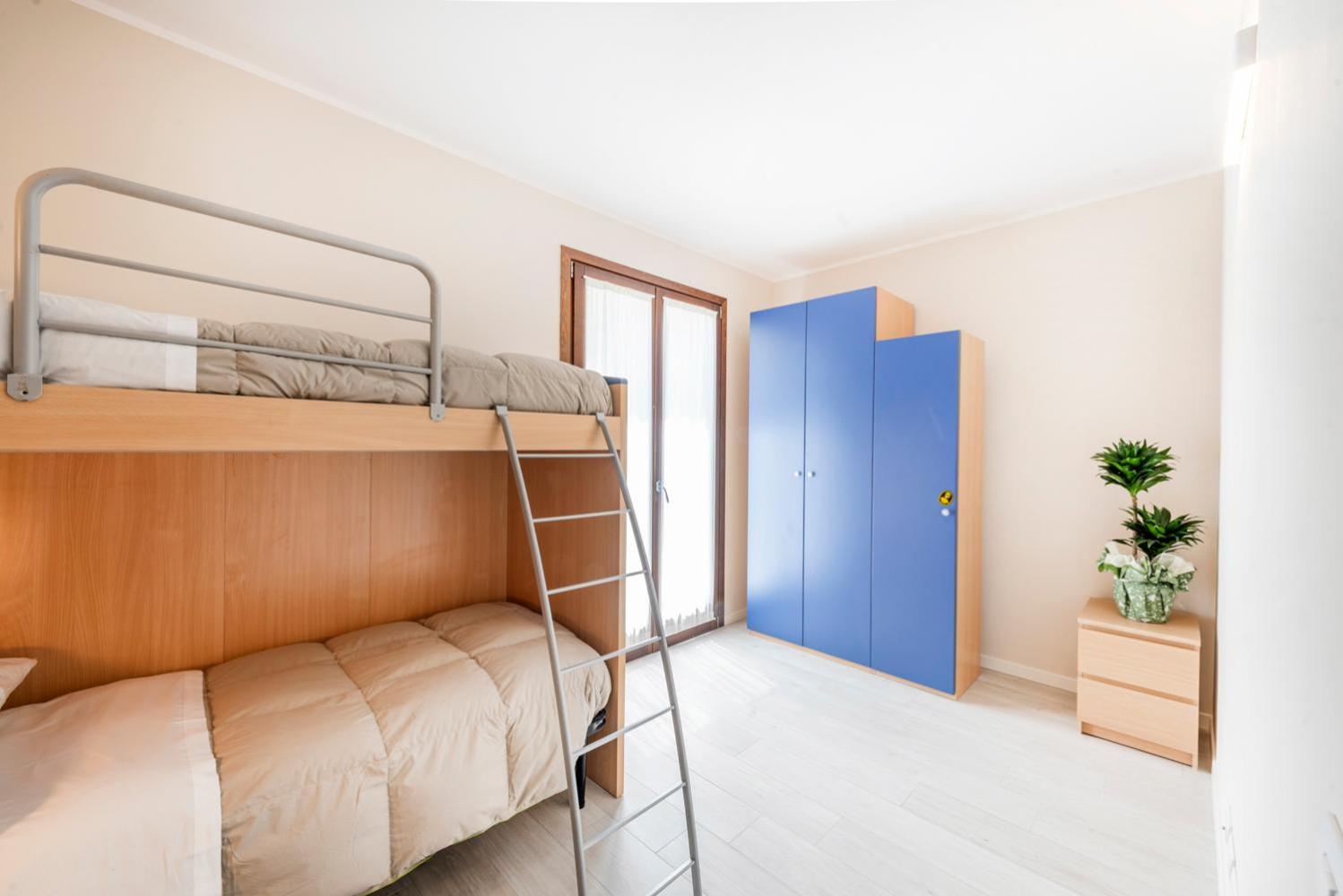 Two-Bedroom House - Photo 22