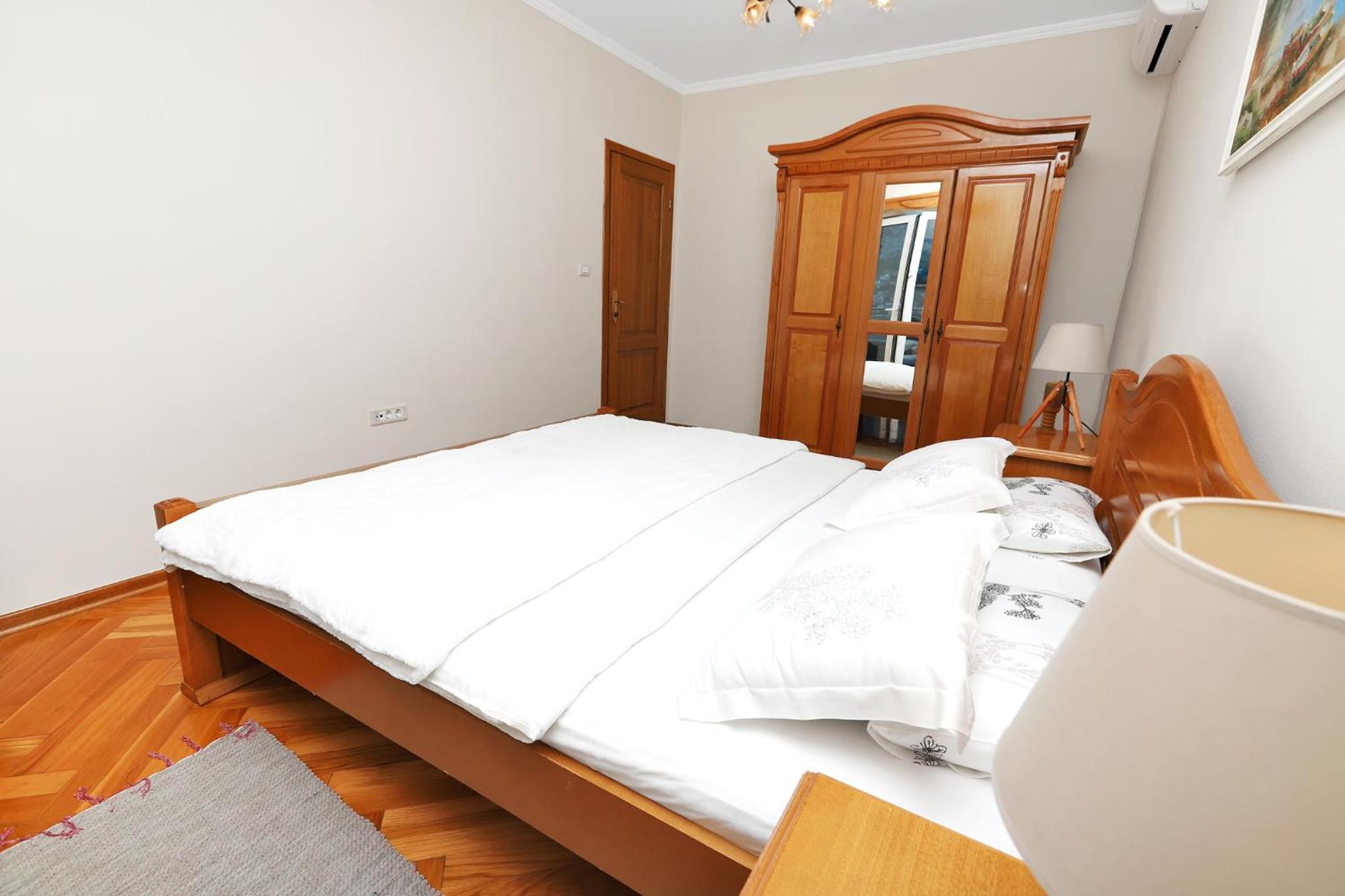 One-Bedroom Apartment photo 3