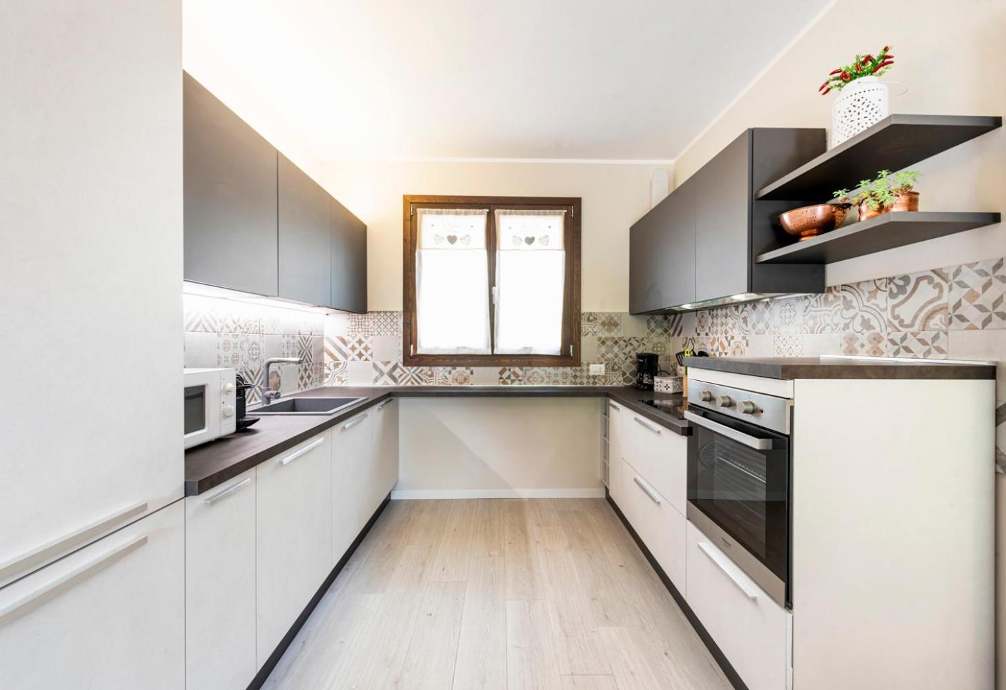 Two-Bedroom House - Photo 15