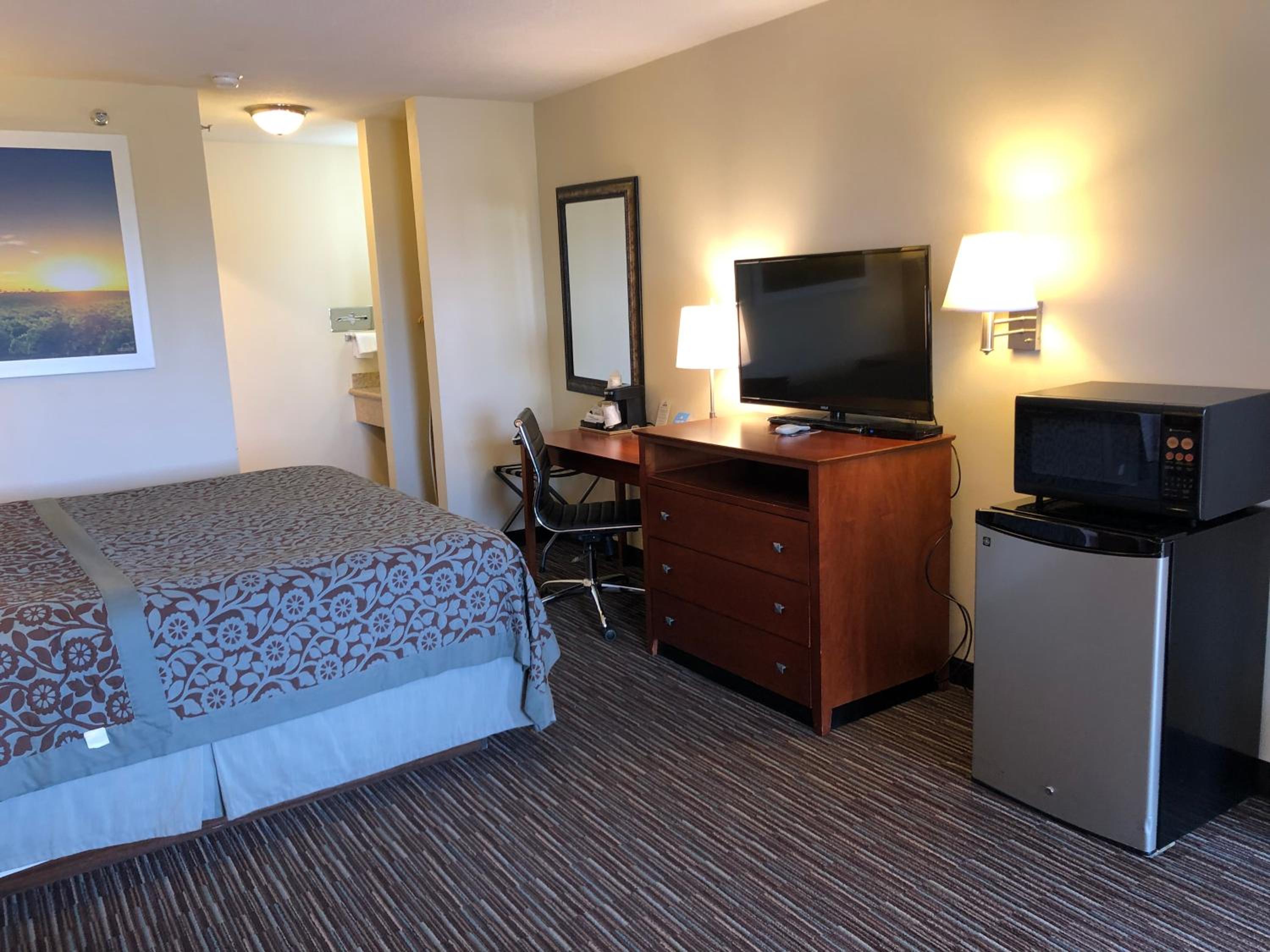 One-Bedroom King Suite - Non-Smoking - Photo 1