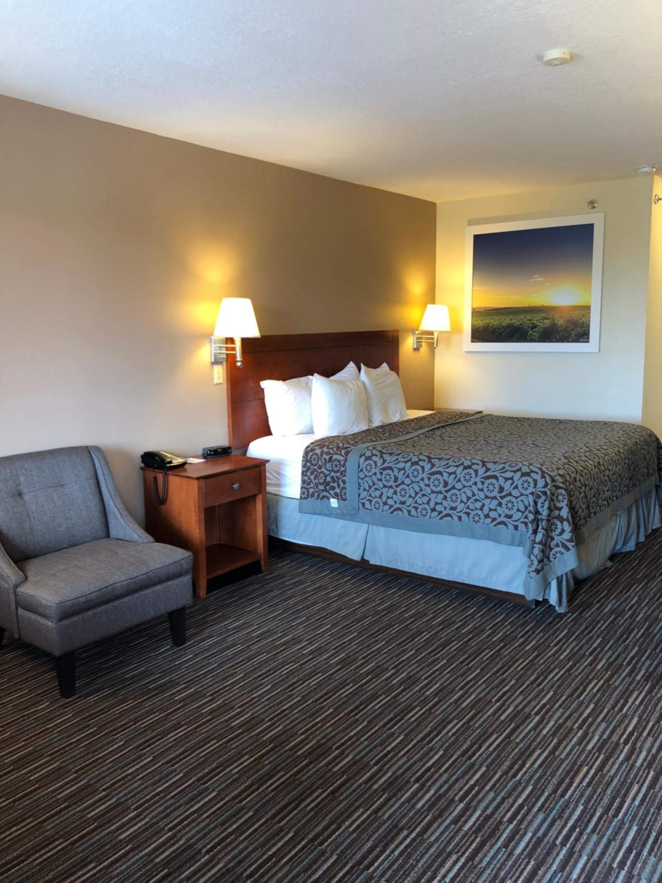 King Room- Non-Smoking - Photo 5