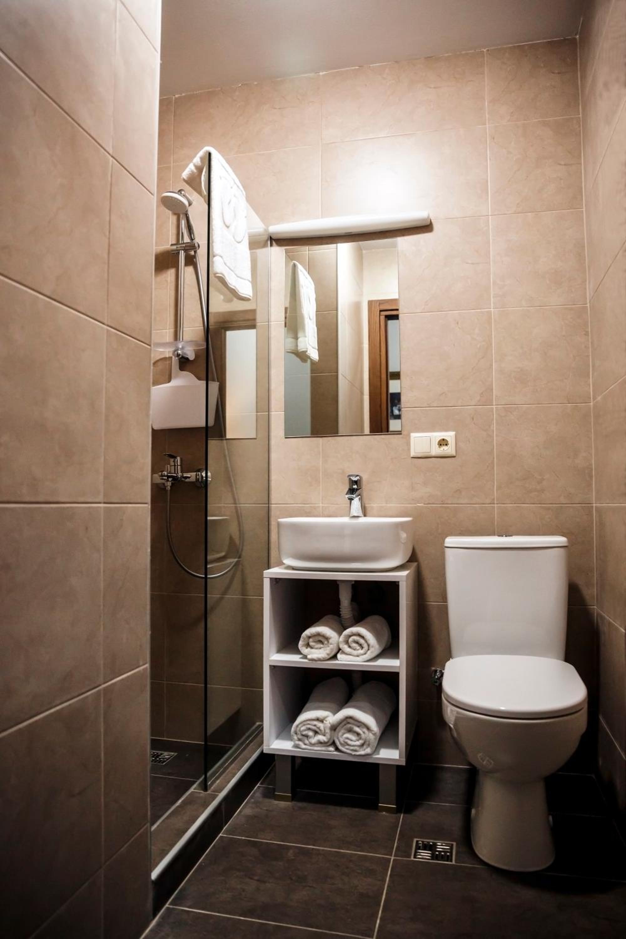 Standard Double or Twin Room - Photo 3