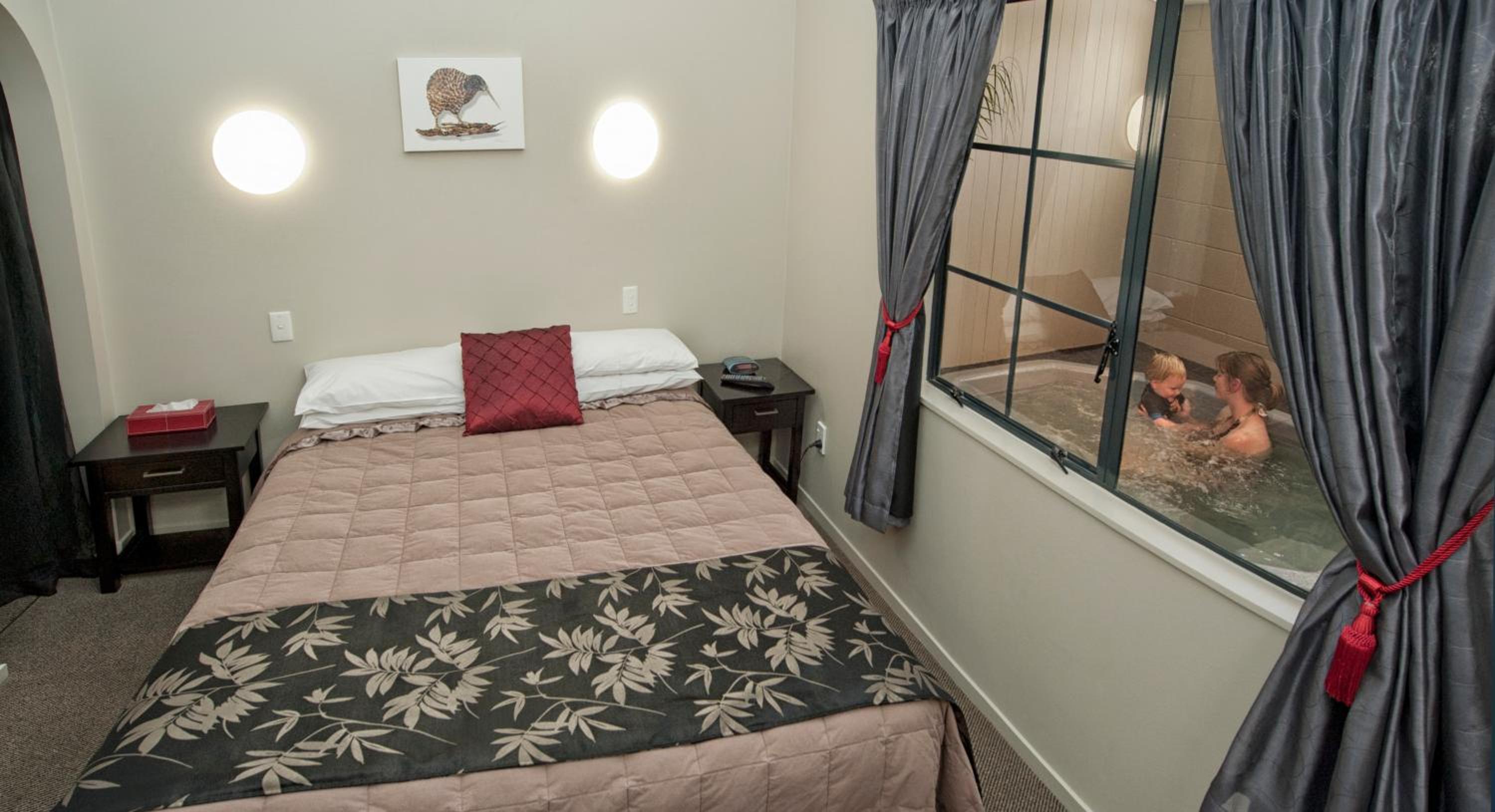 One-Bedroom Apartment with Hot Tub - Photo 14