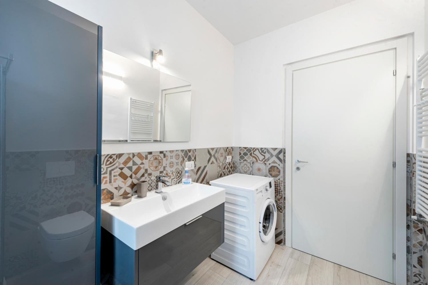 Two-Bedroom House - Photo 12