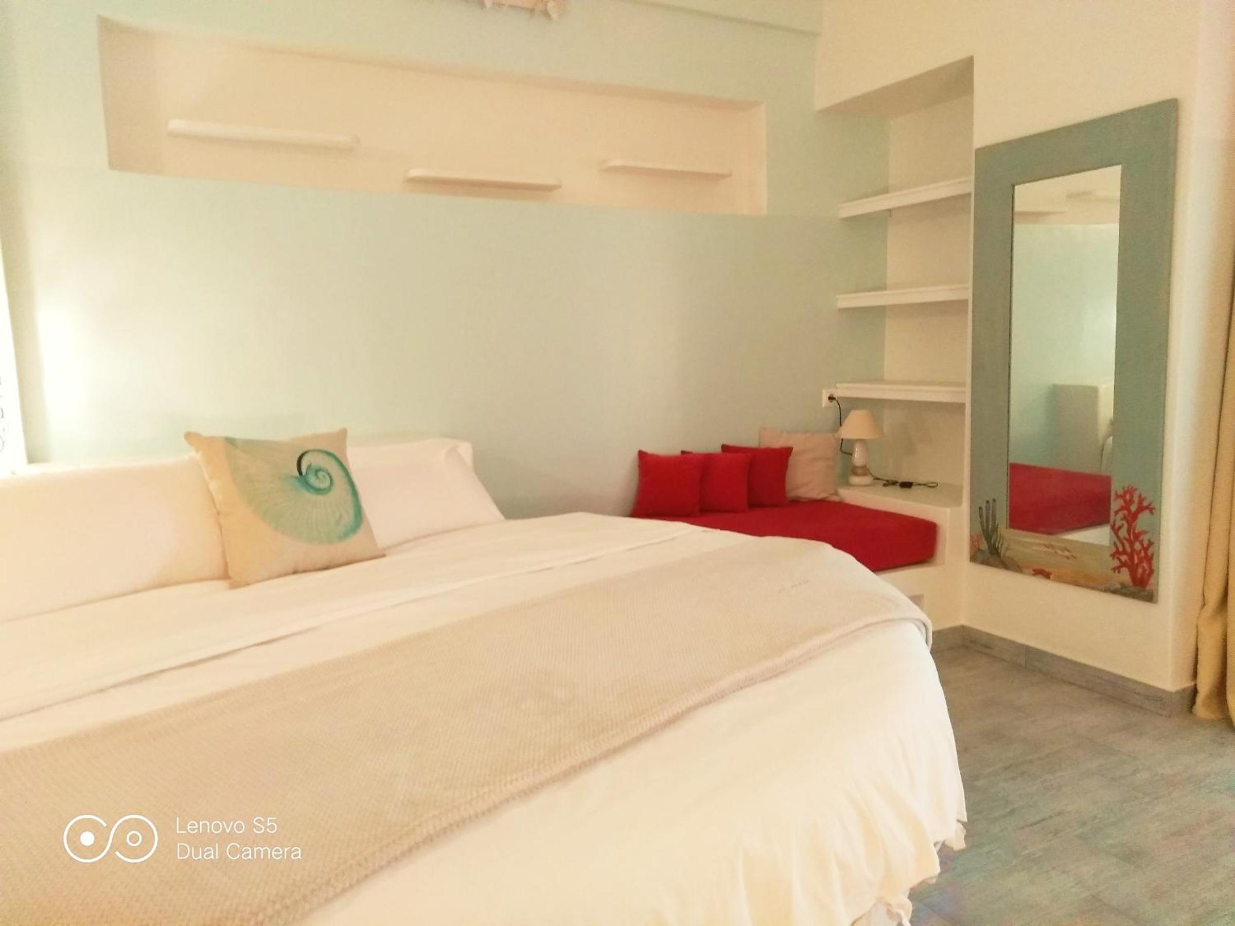 Honeymoon Suite with Sea View photo 2