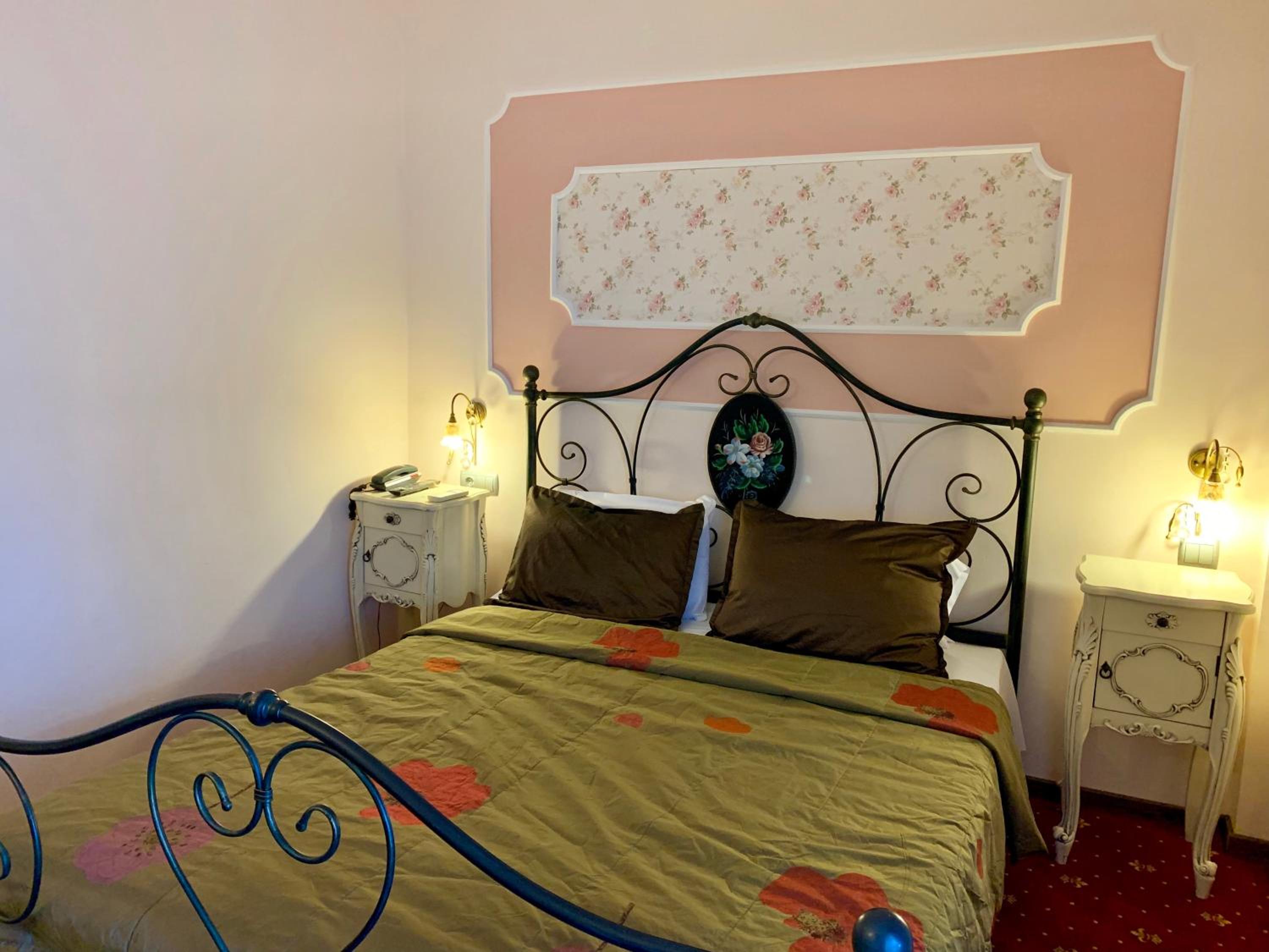 Budget Double Room photo 3