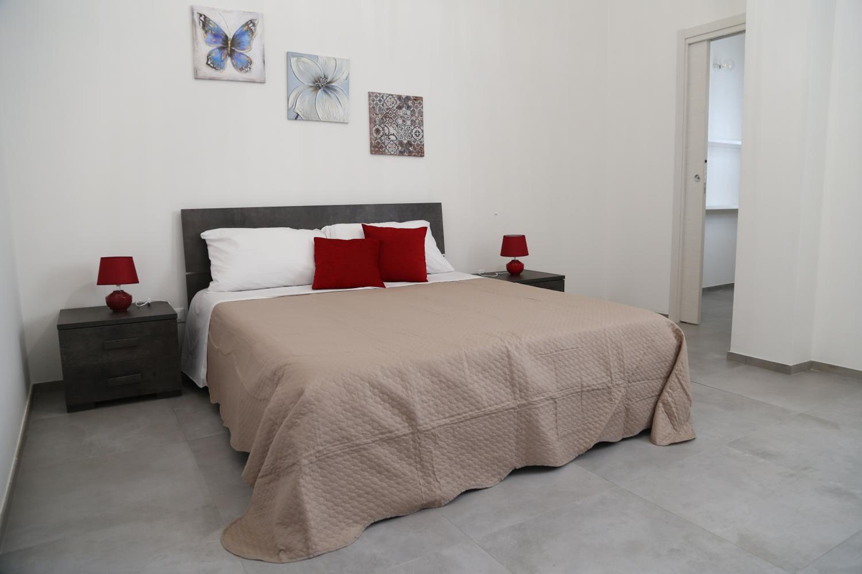 Three-Bedroom House photo 3