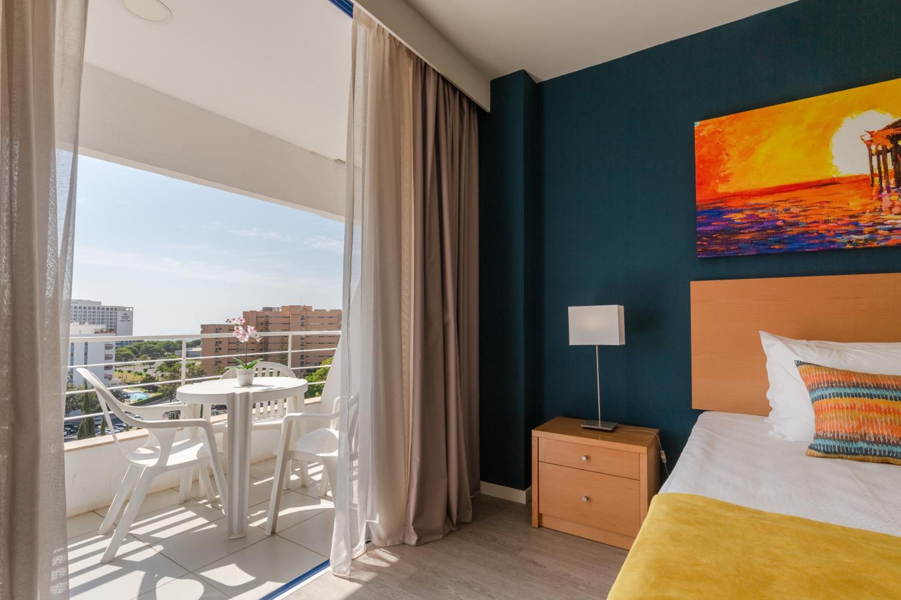 One-Bedroom Apartment - Photo 1