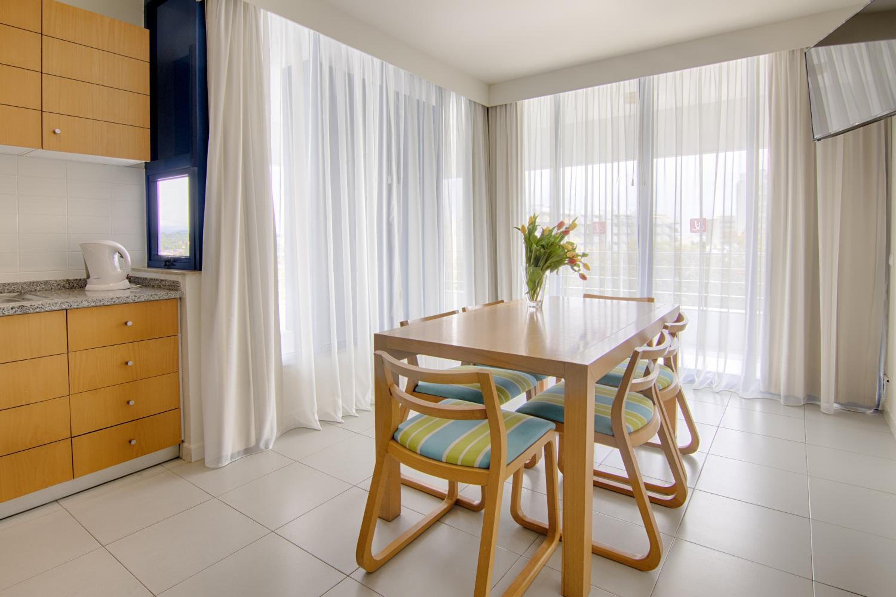 Two-Bedroom Apartment with Marina View - Photo 6