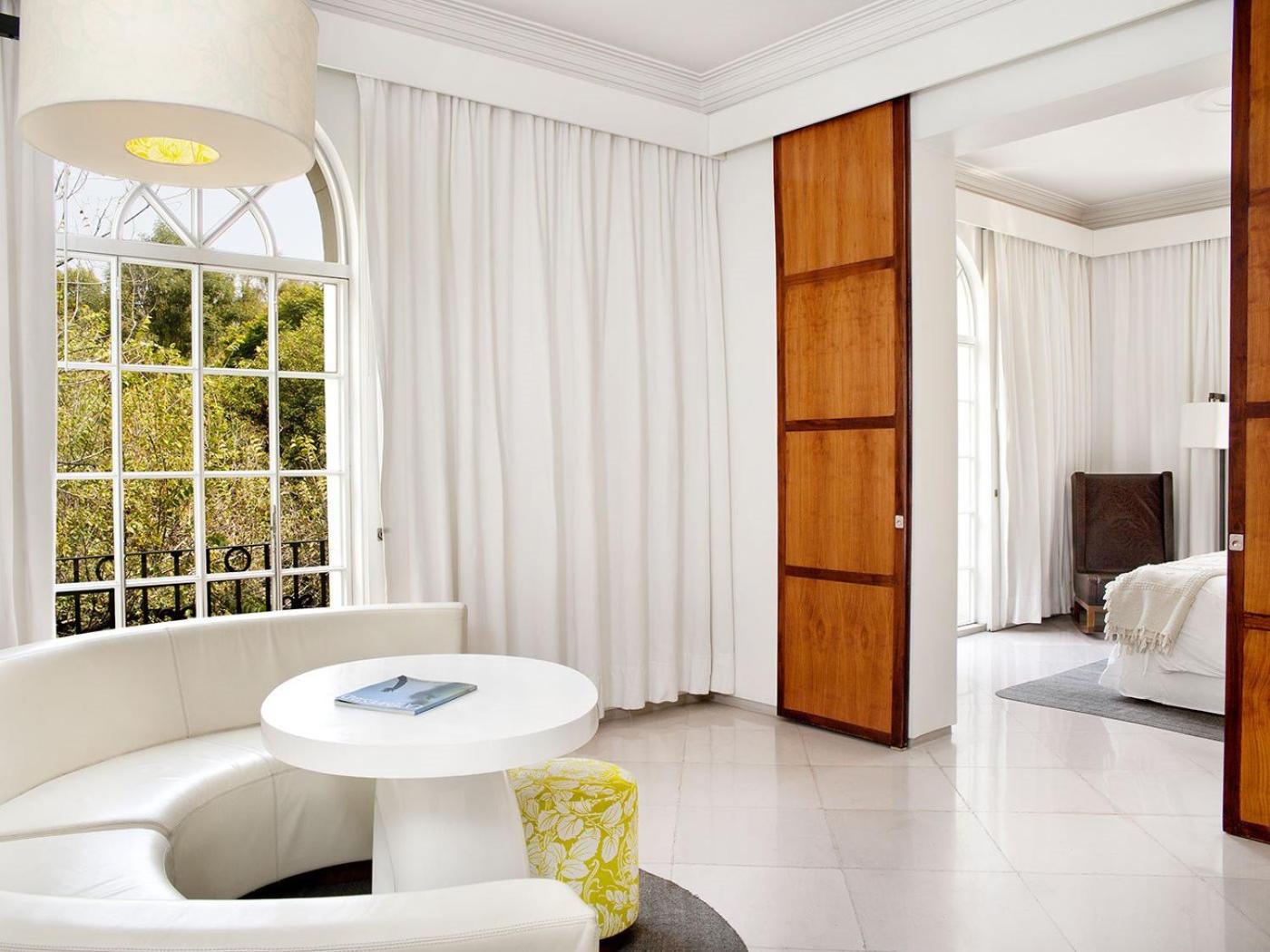Corner Suite - Photo 5