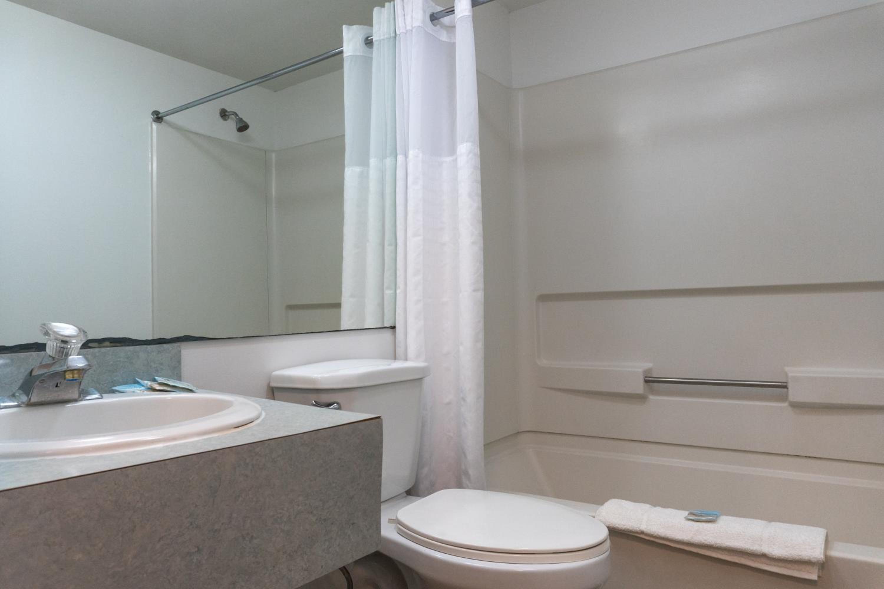 Double Room with Two Double Beds - Pool View - Photo 1