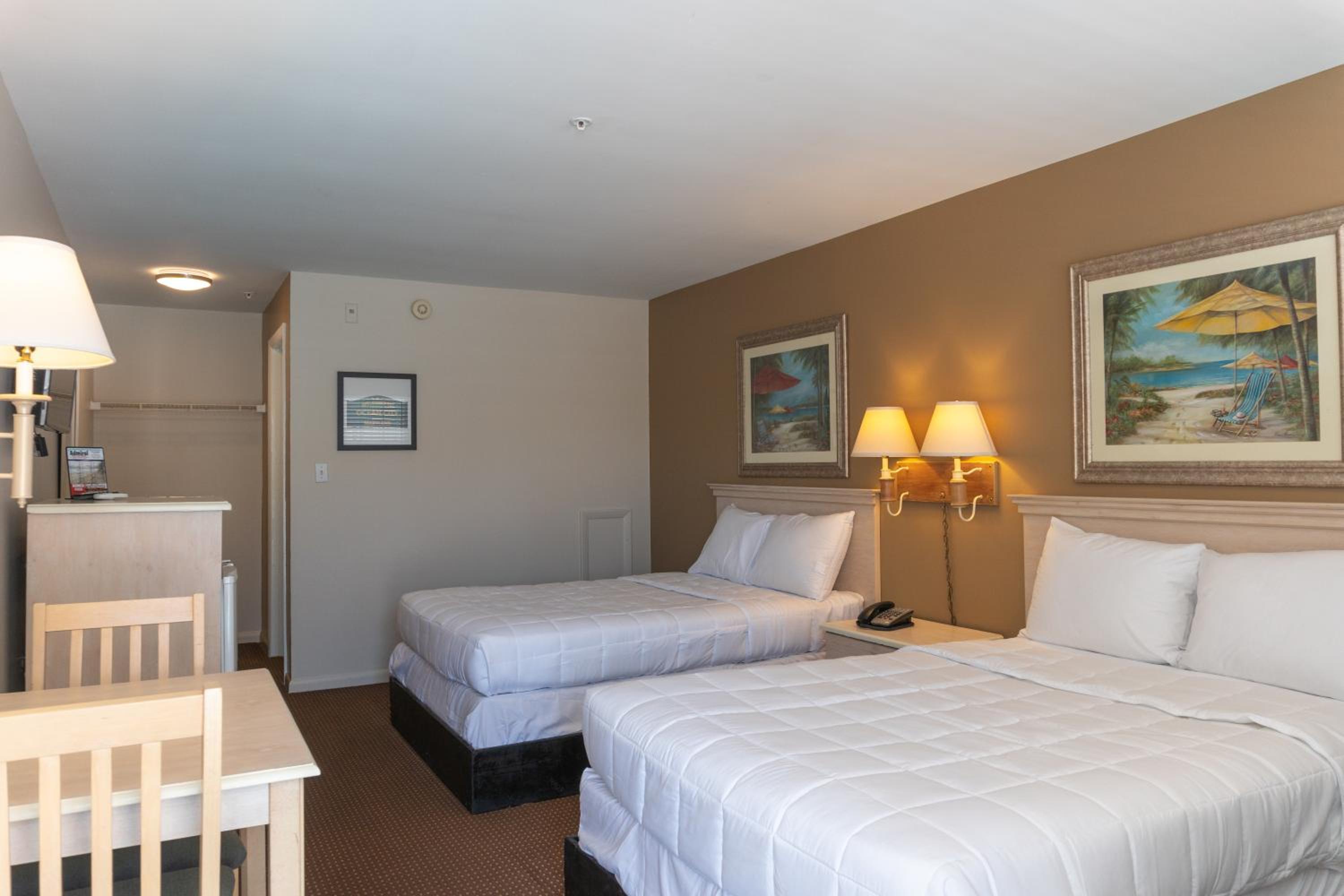 Double Room with Two Double Beds - Pool View - Photo 4