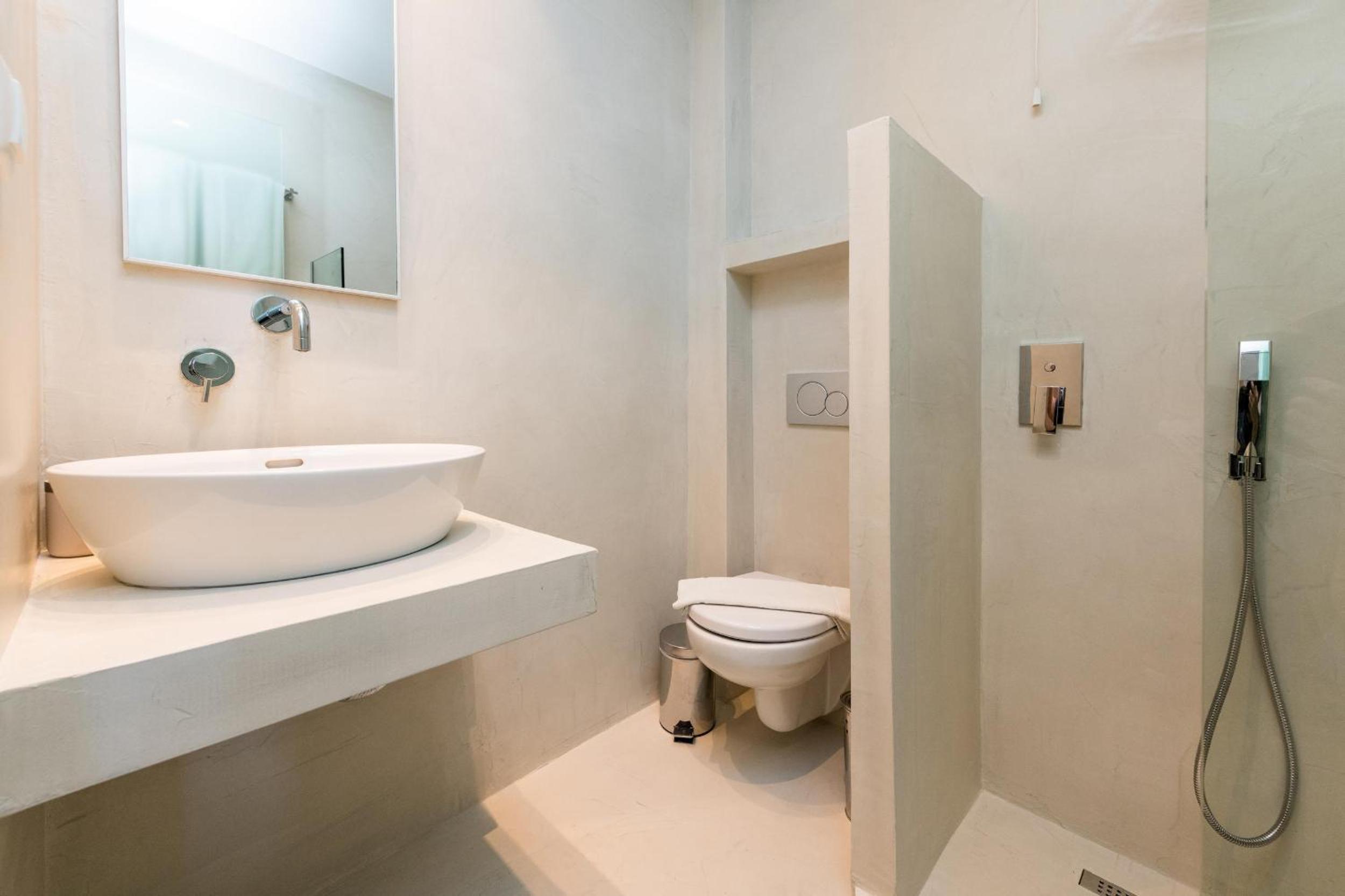 Standard Double or Twin Room with Side Sea View photo 2