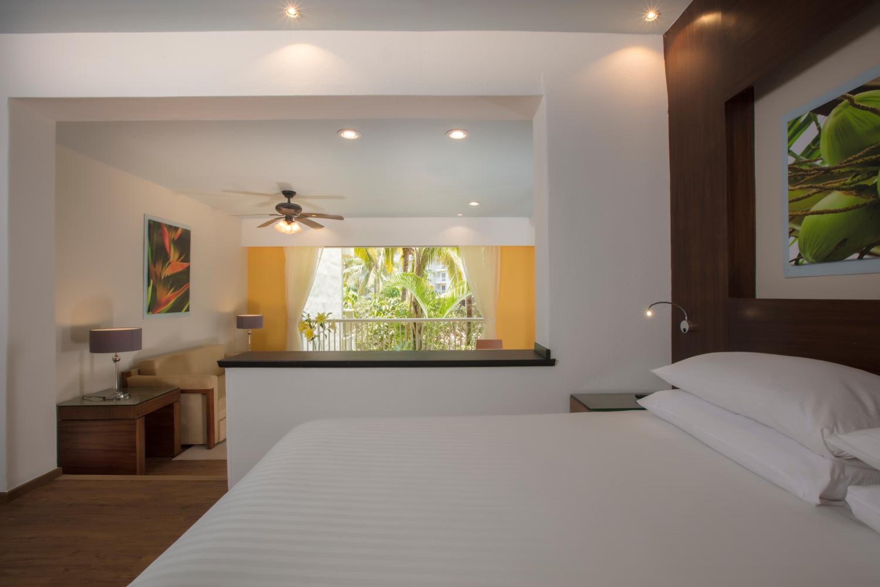 Deluxe Tropical View 1-king bed