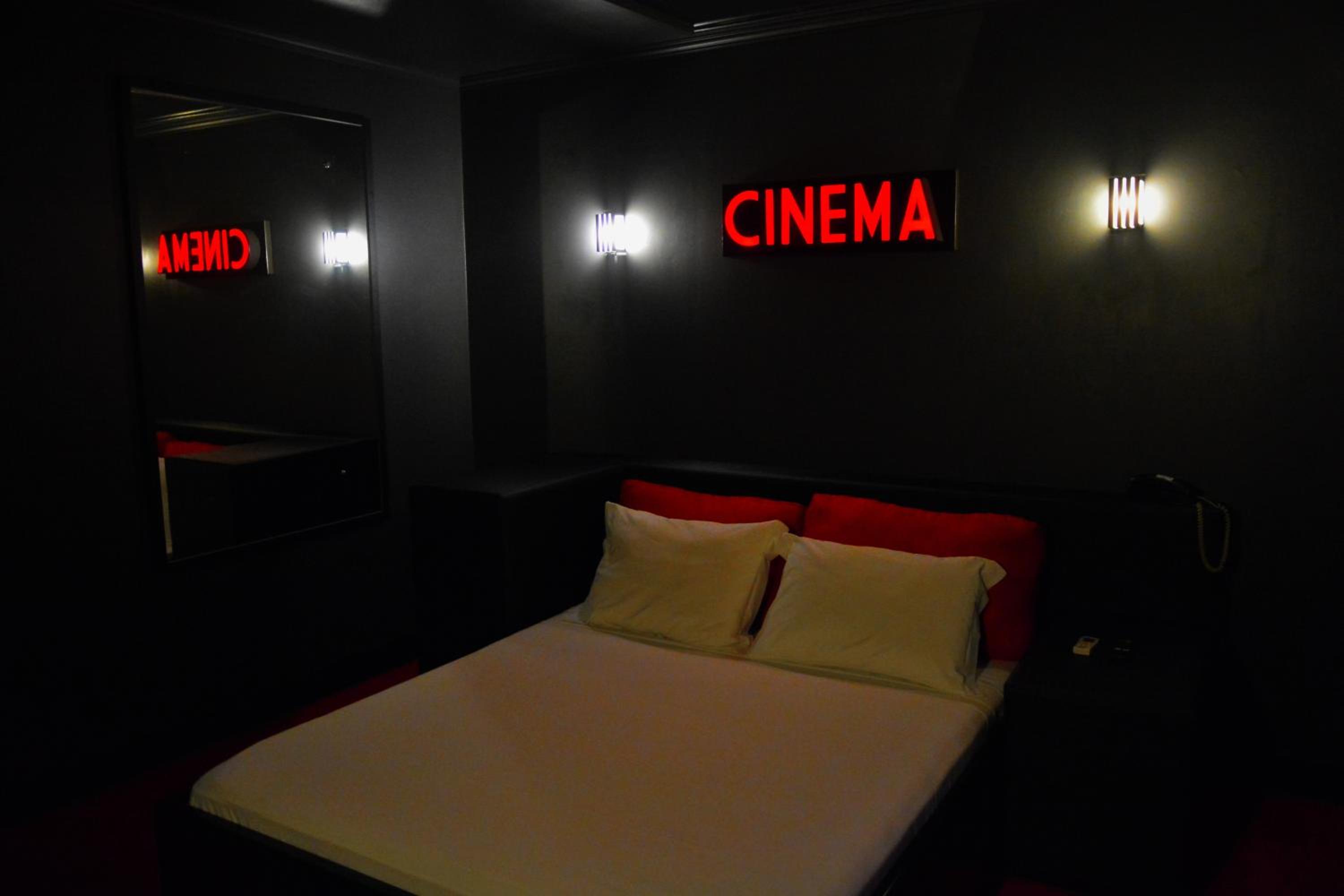 Double Room with Hot Tub - Photo 4