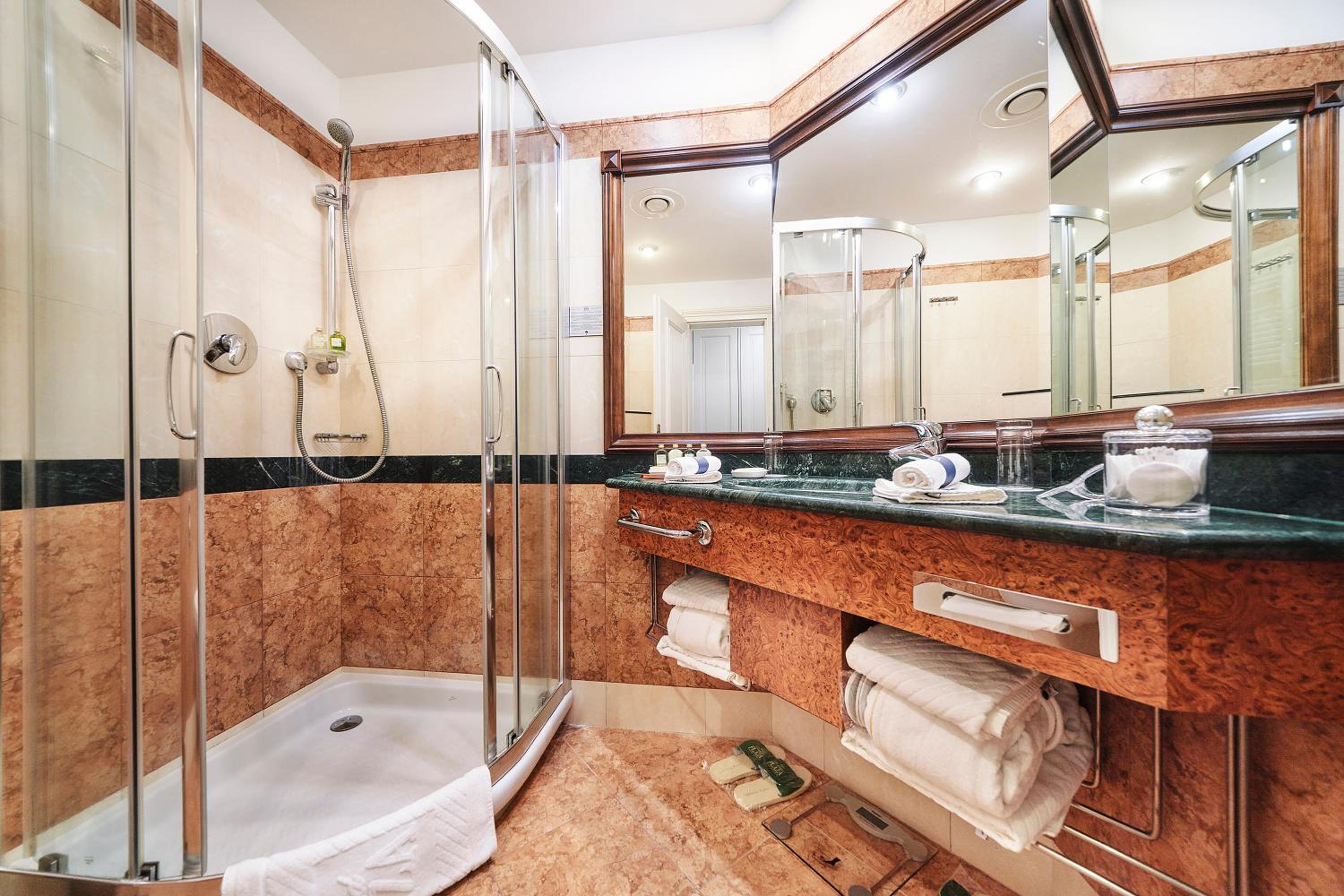 Comfort Double Room with Entry to Wellness - Photo 3