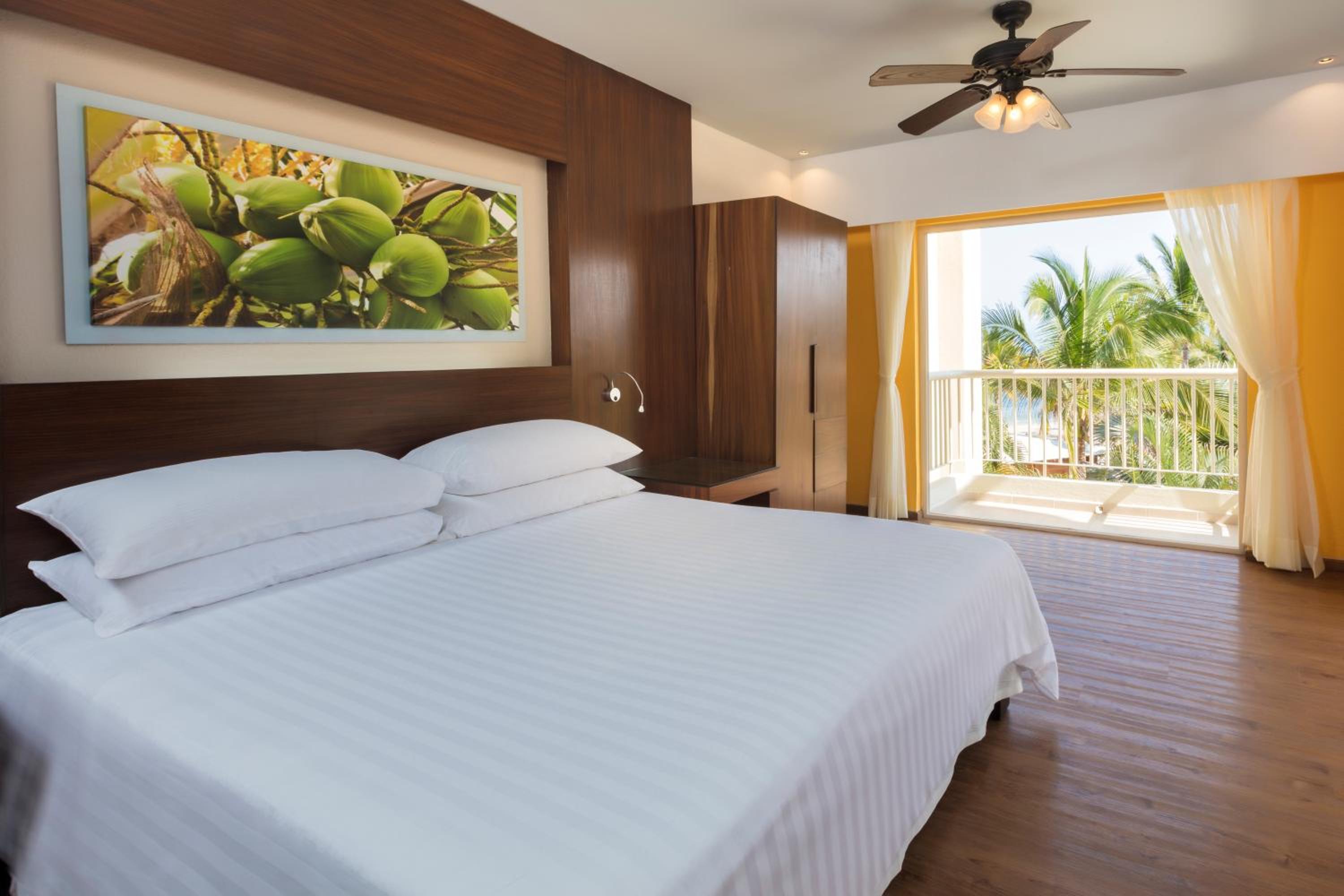 Deluxe Ocean View 1-king bed