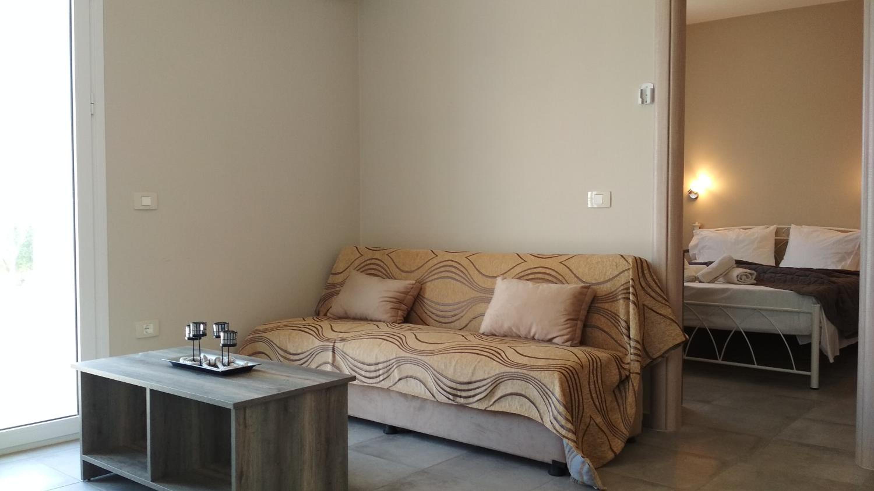 One-Bedroom Apartment photo 1