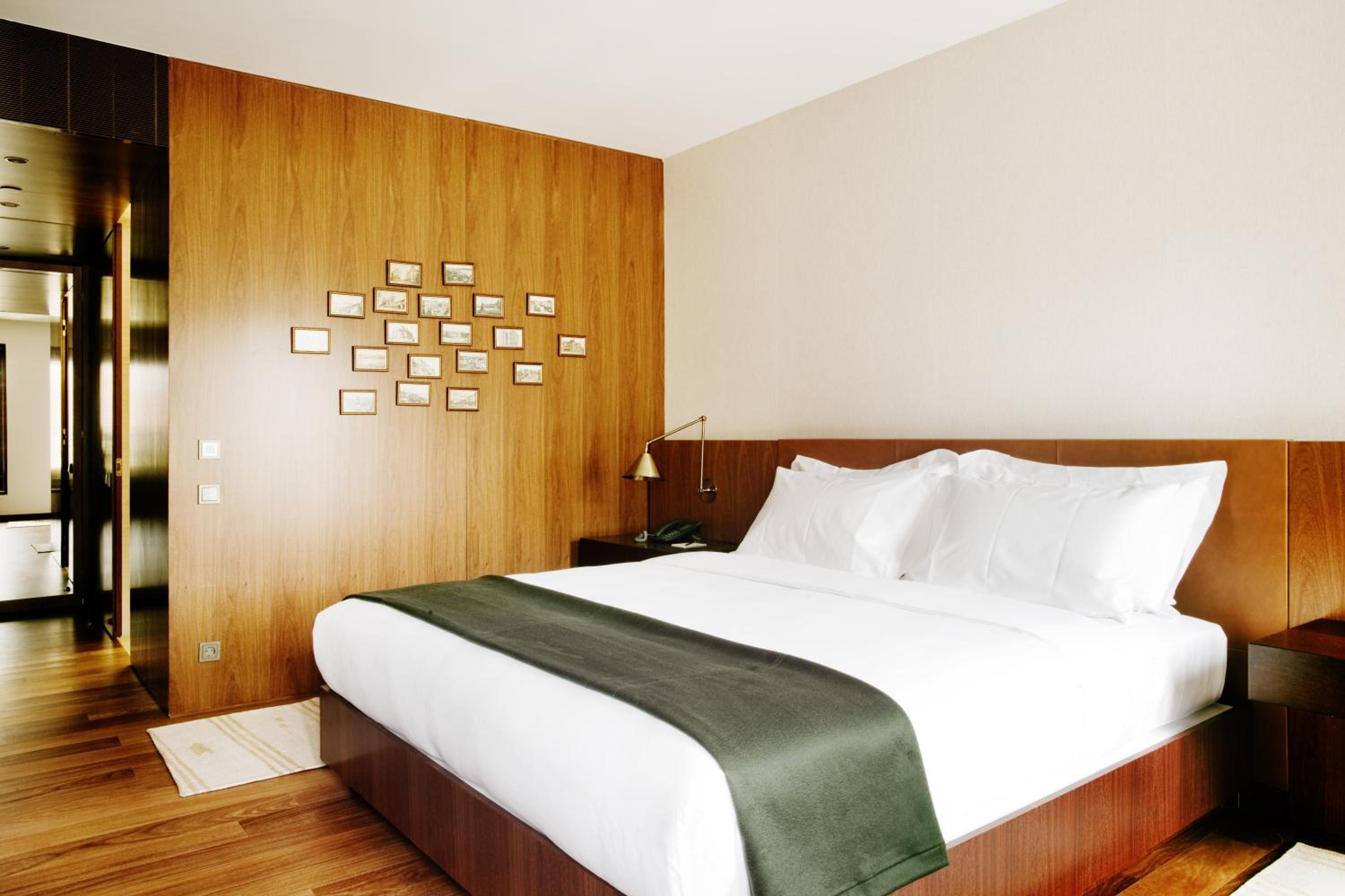Superior King Room - Photo 3