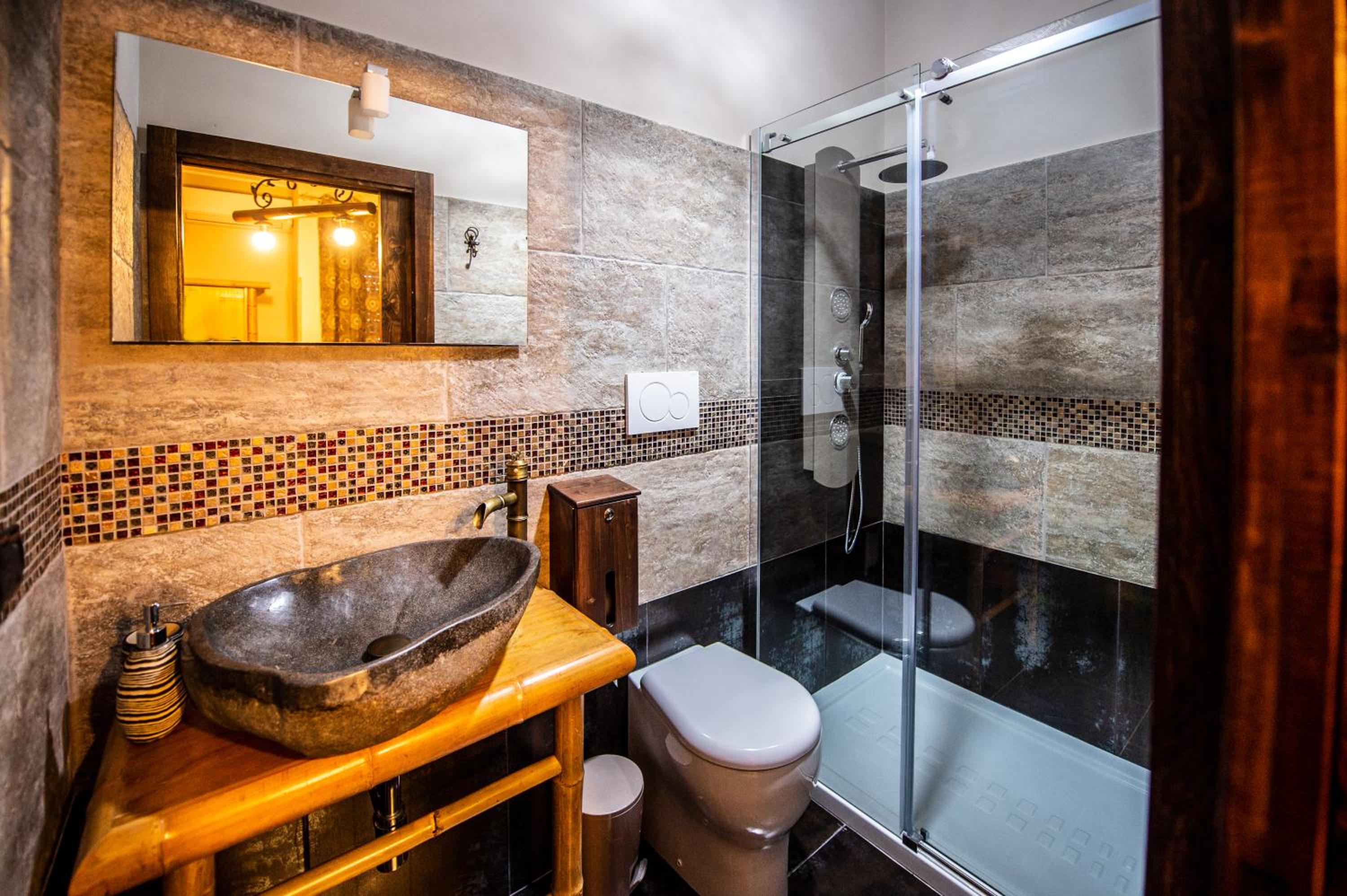 Double Room - Photo 12