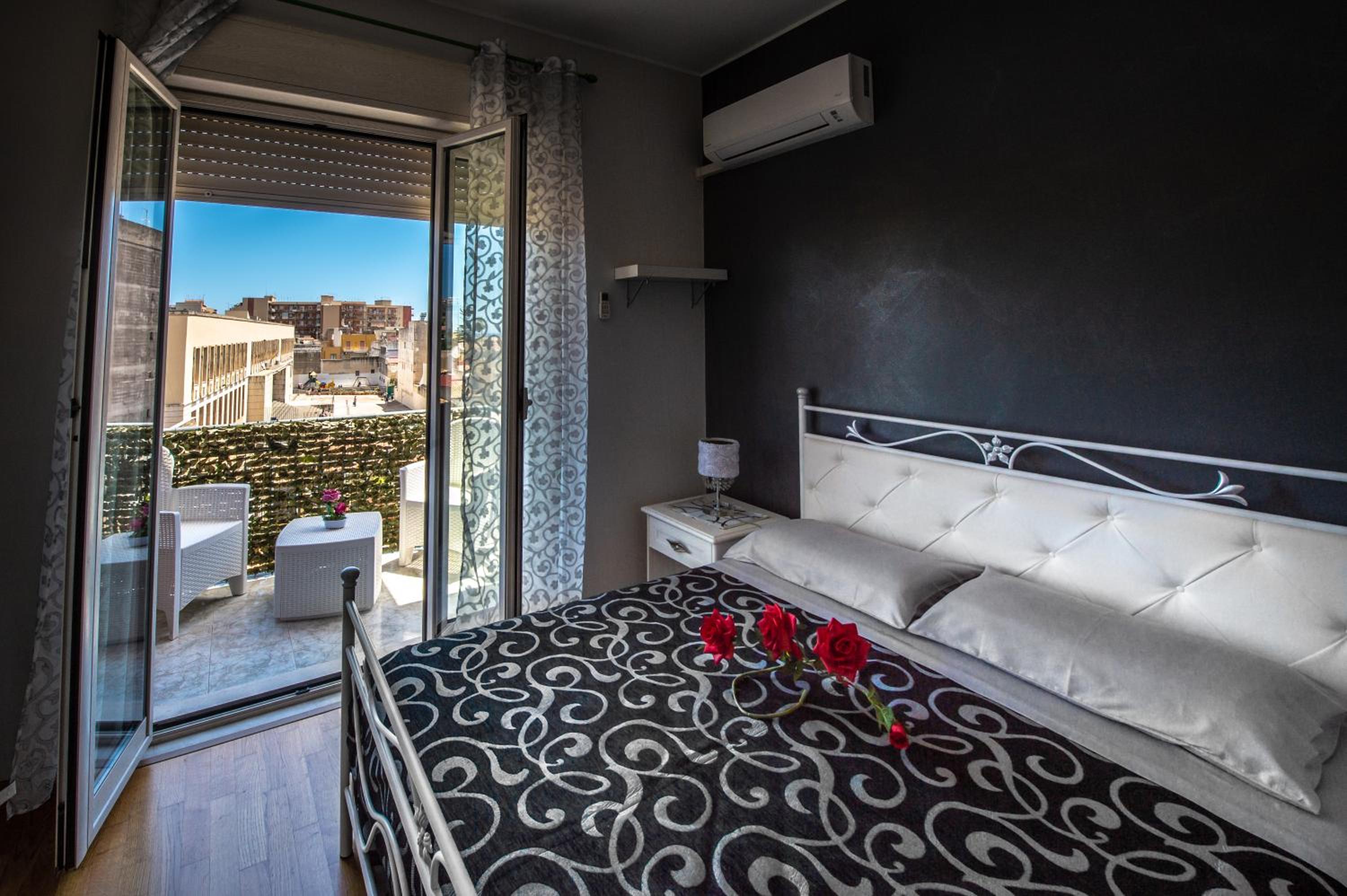 Deluxe King Room - Photo 27