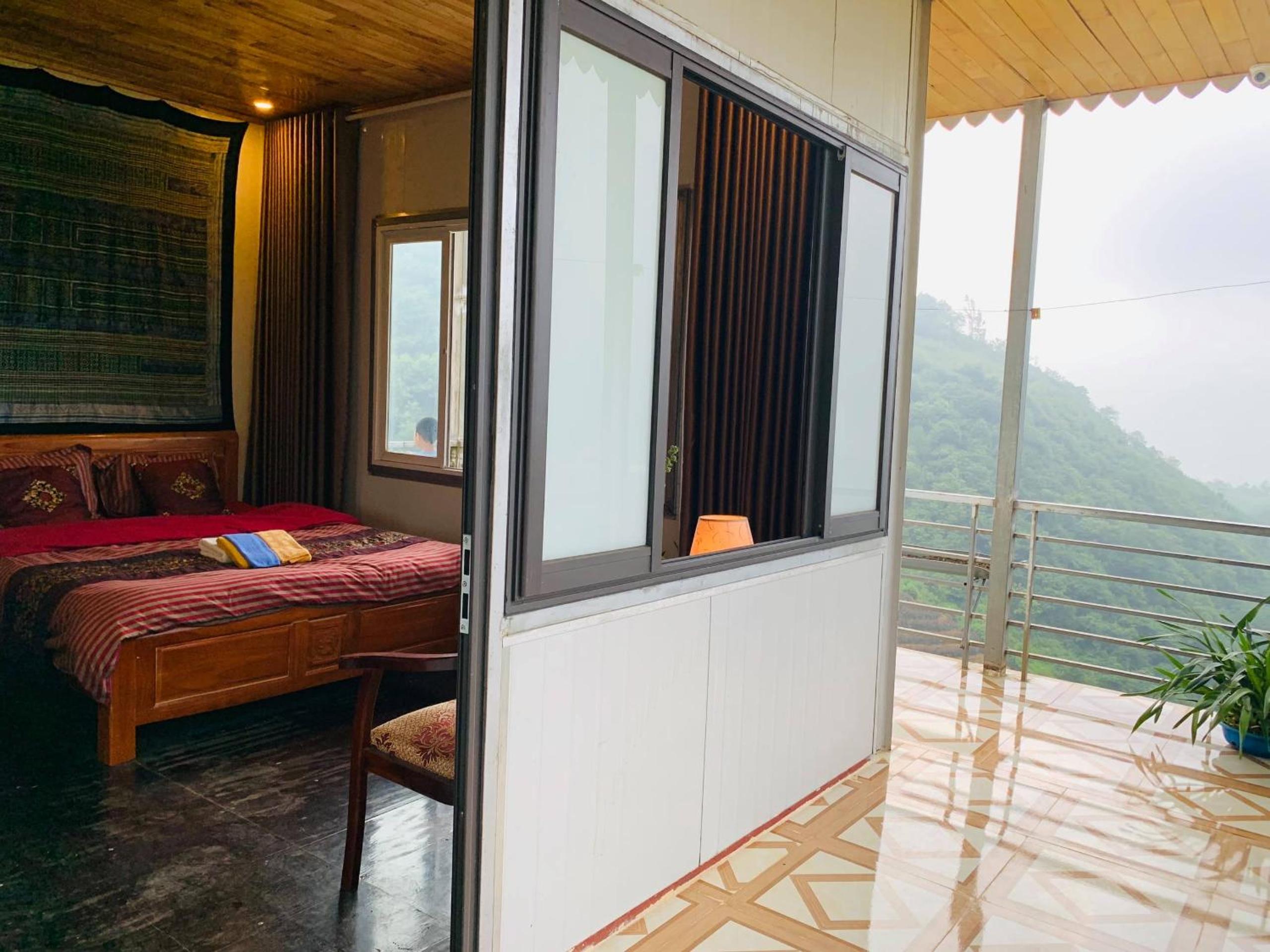 Deluxe Double Room with Balcony photo 2