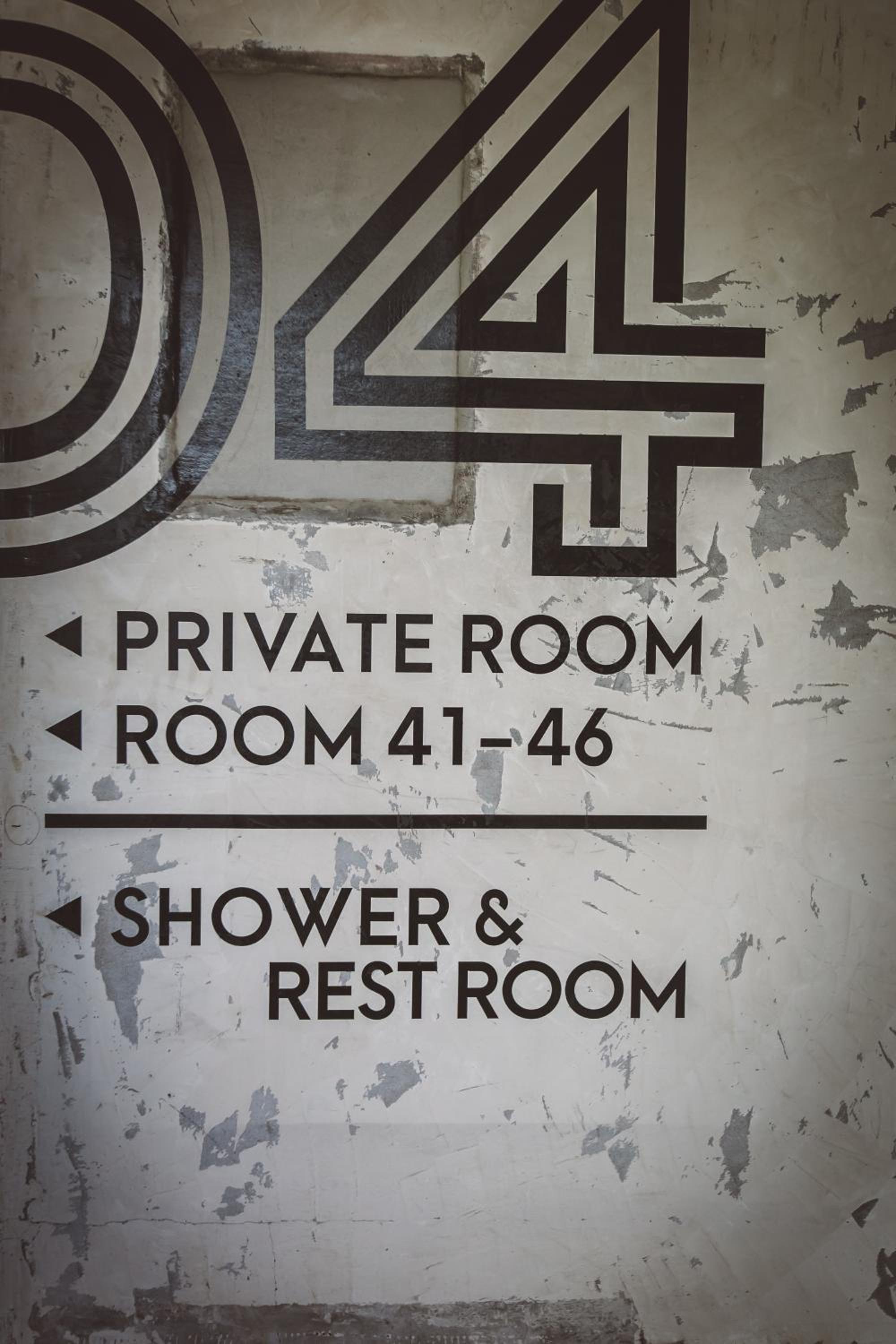 Single Room with Shared Shower and Toilet - Photo 9