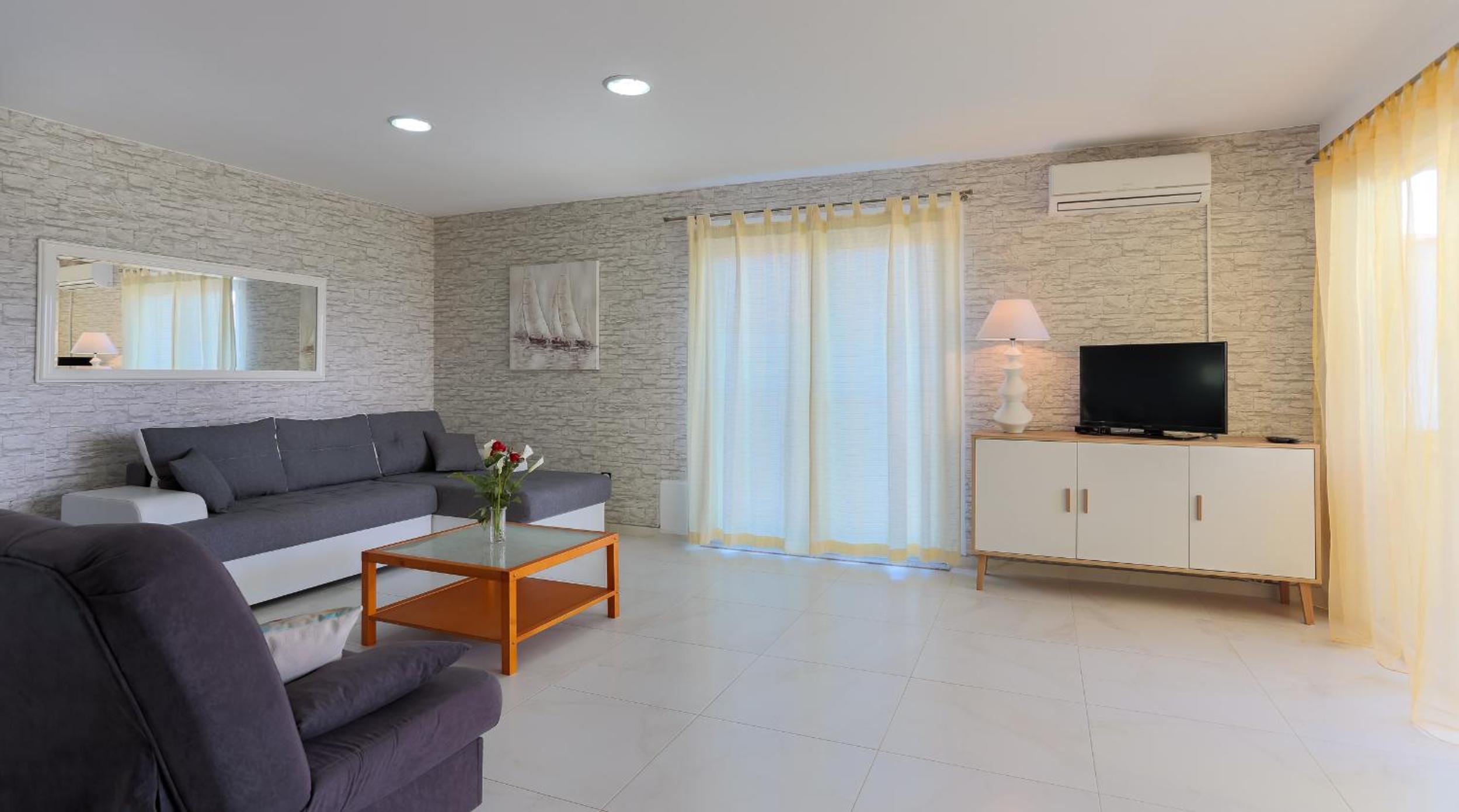 Apartment with Pool View  - Photo 17