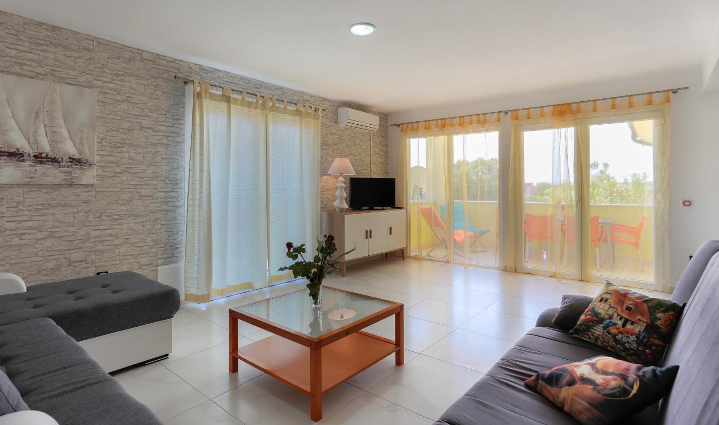 Apartment with Pool View  - Photo 13