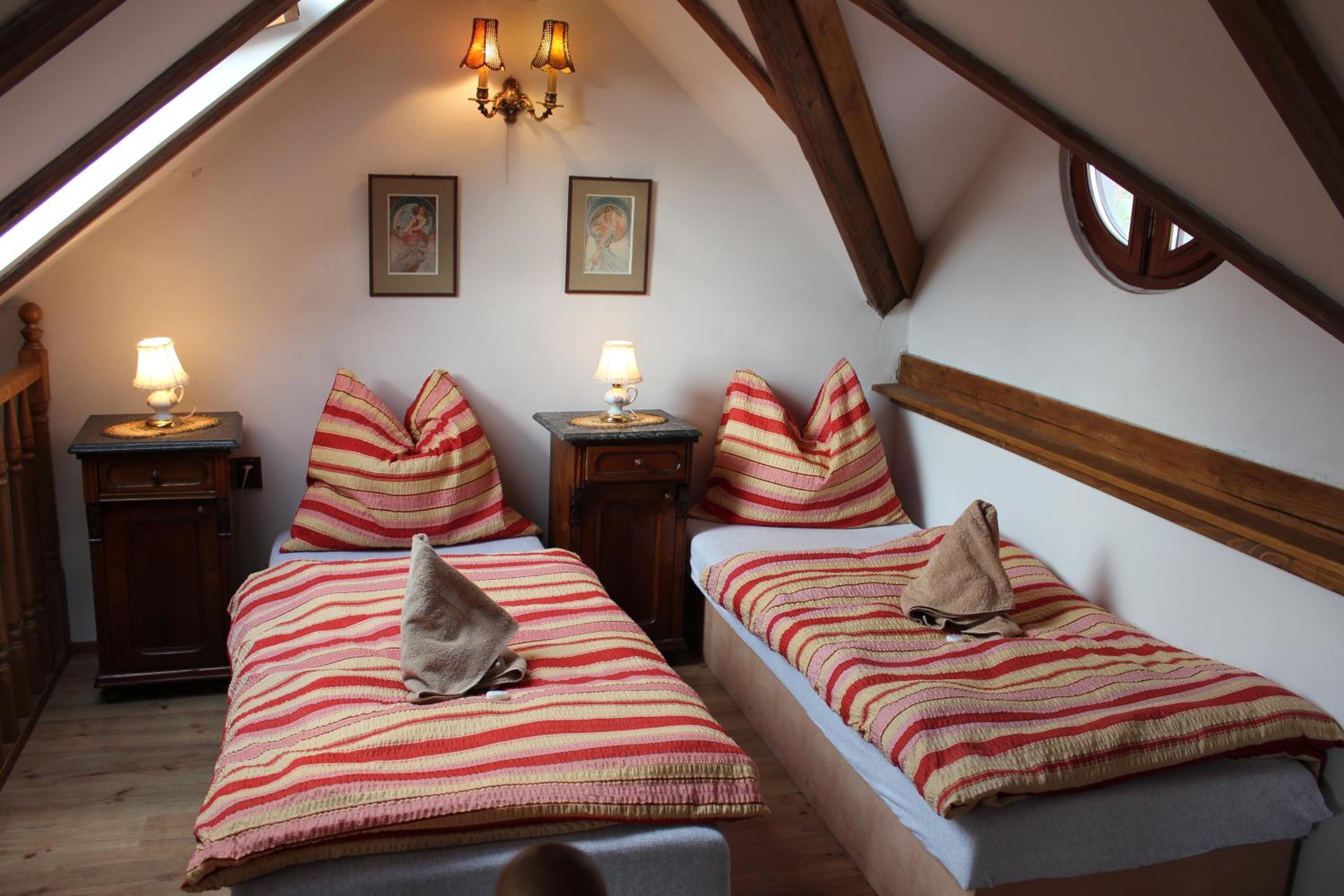 Quadruple Room - Attic photo 3