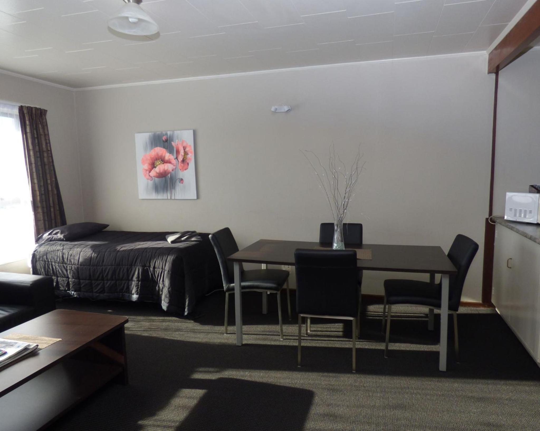 Two-Bedroom Apartment - Photo 7