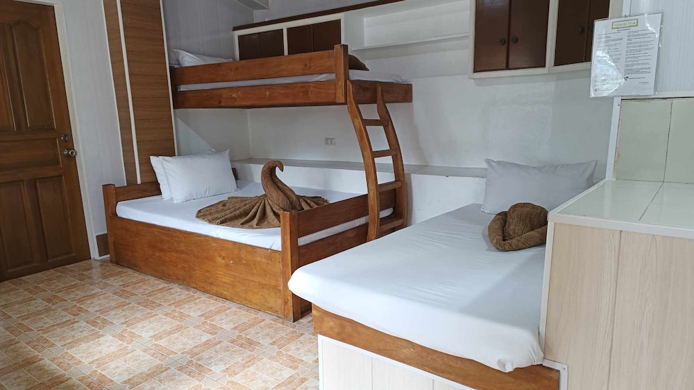 Economy Room, Multiple Beds, Private Bathroom