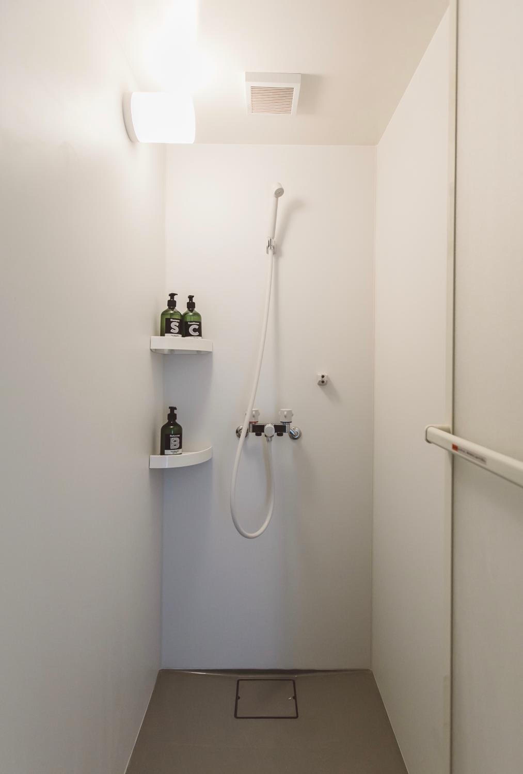 Standard Single Room With Shared Bathroom - Photo 2