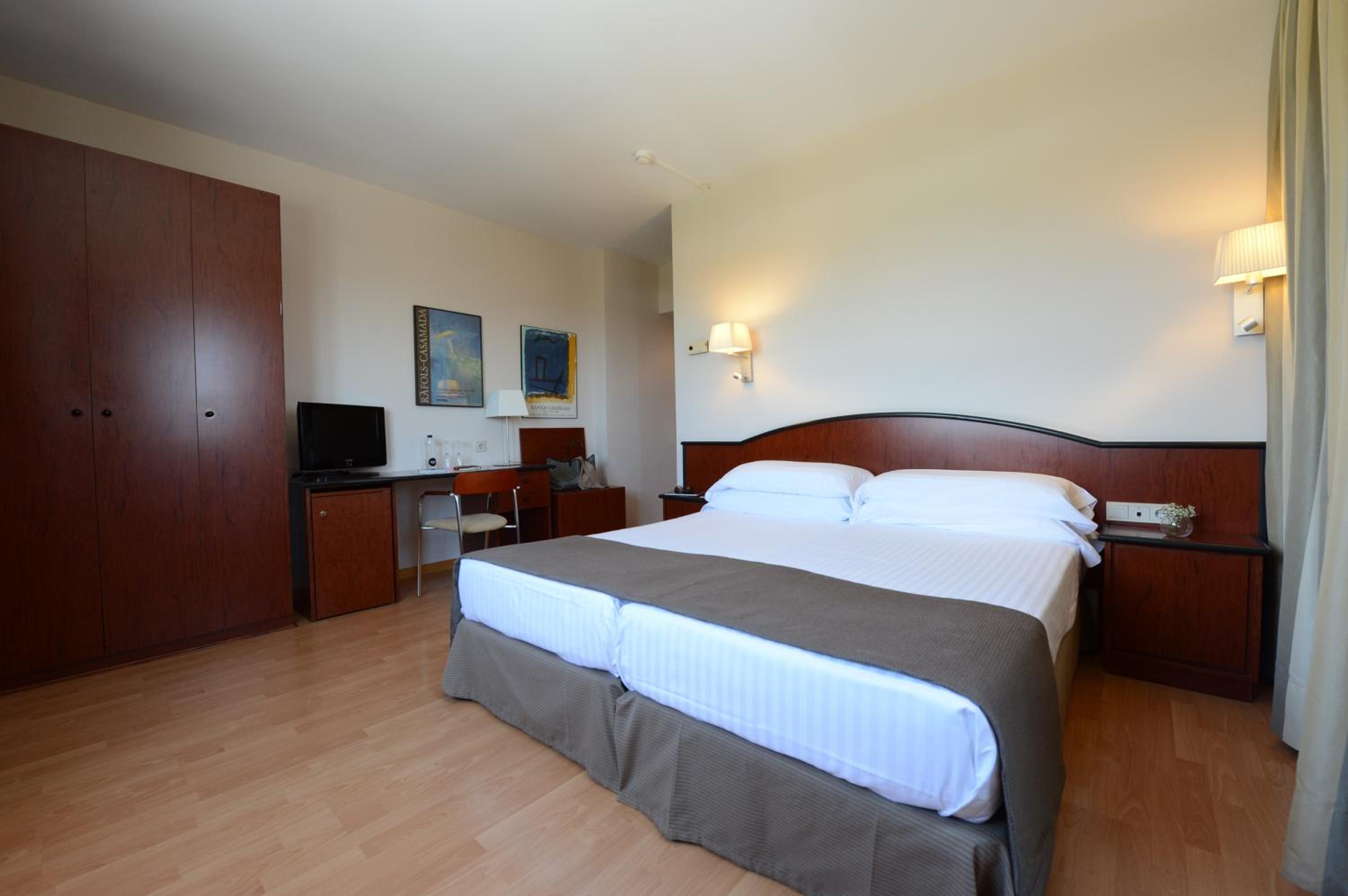 Standard Twin Room - Photo 2