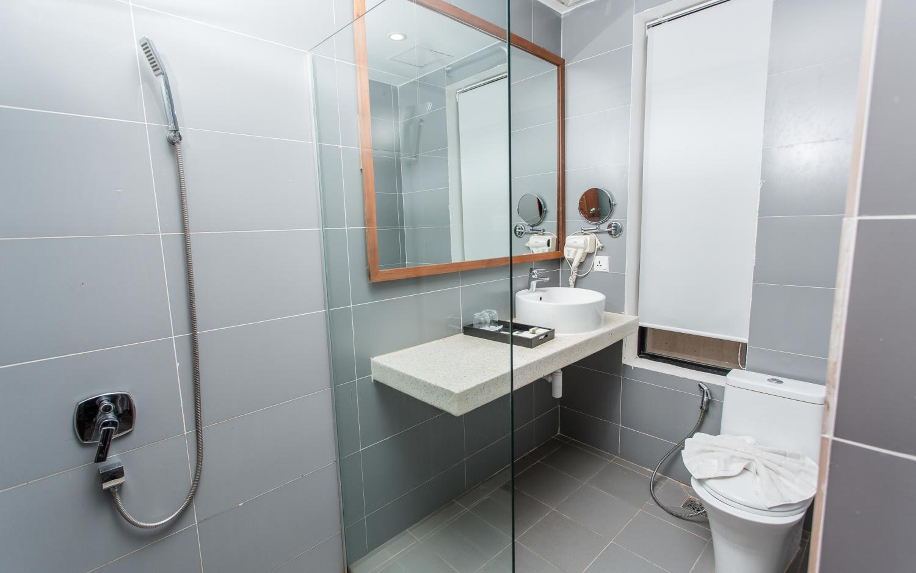 Deluxe Double Room With Balcony - Photo 4