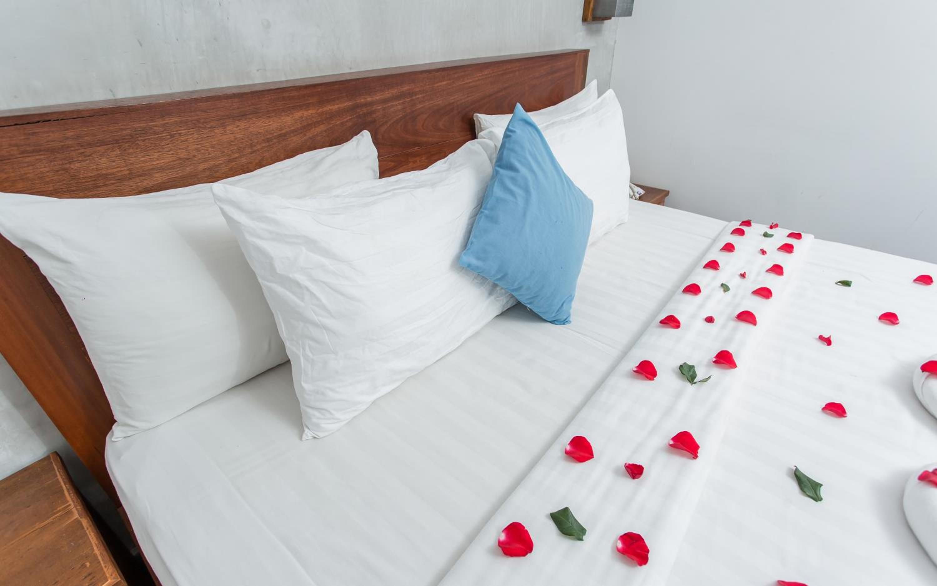 Deluxe Double Room With Balcony - Photo 5