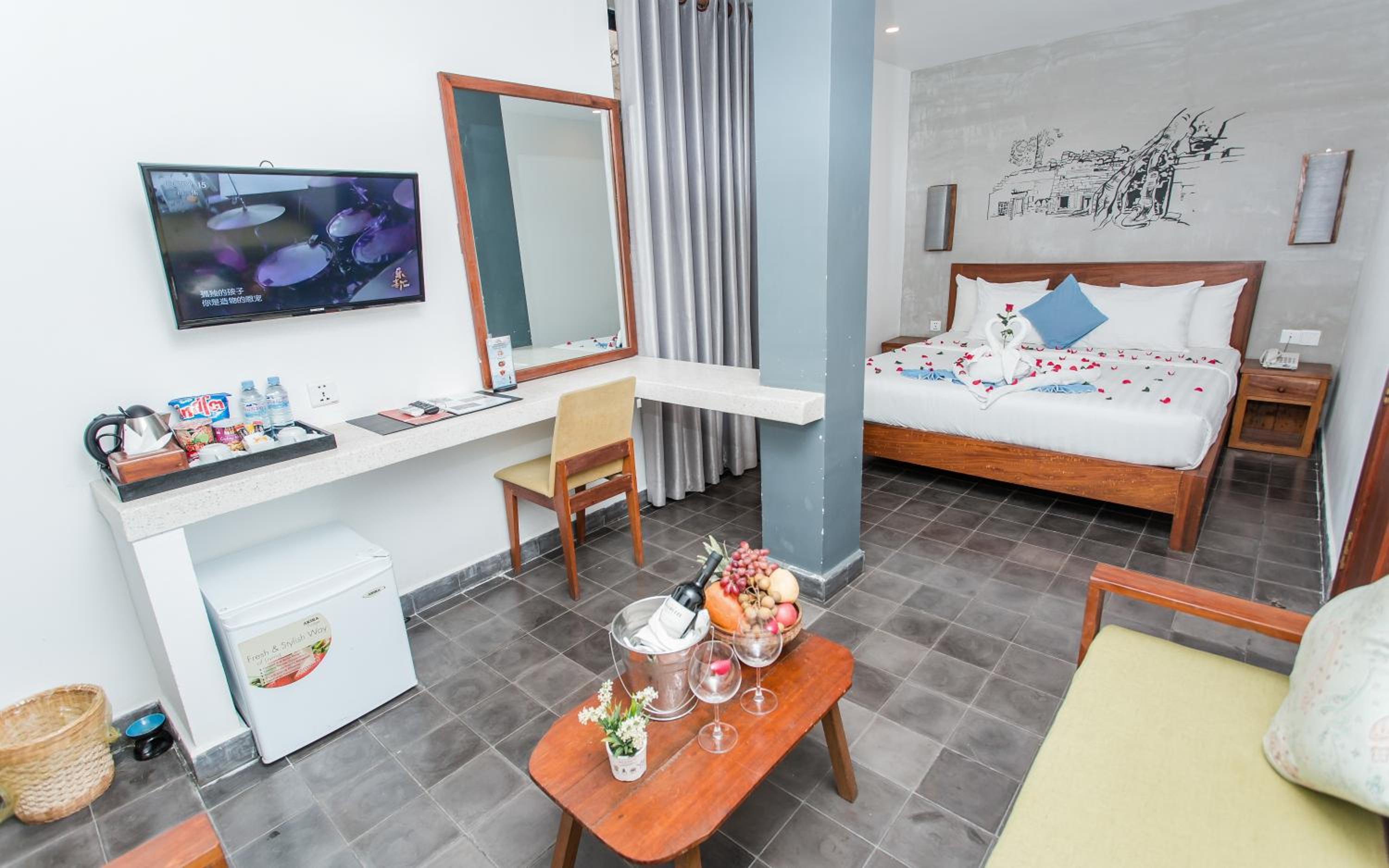 Deluxe Double Room With Balcony - Photo 3