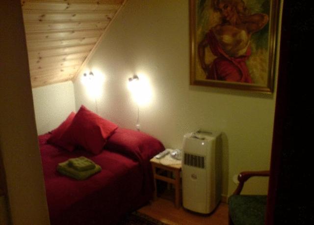 Single Room with Shared Bathroom photo 1