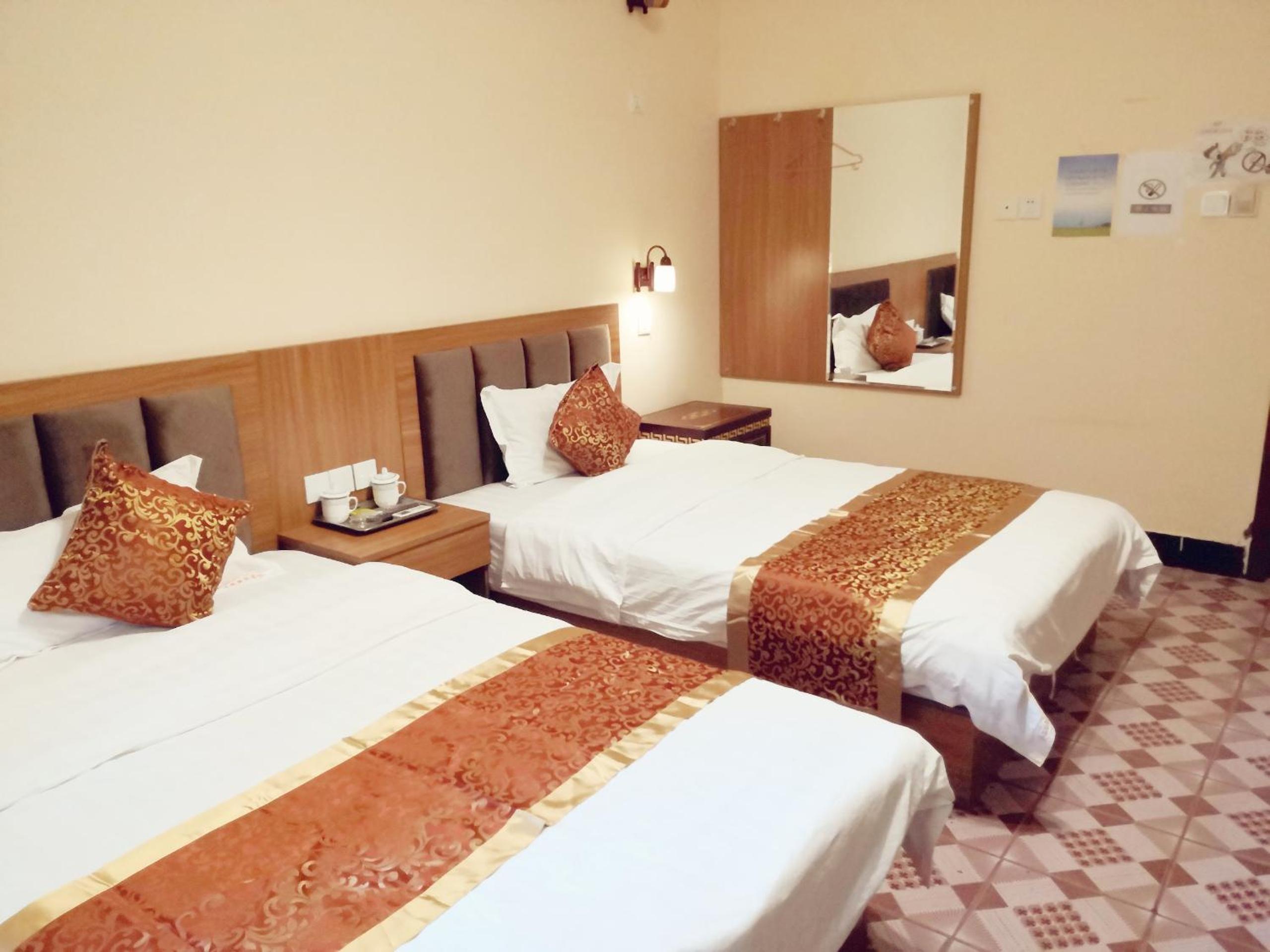 Twin Room with Shared Bathroom photo 1